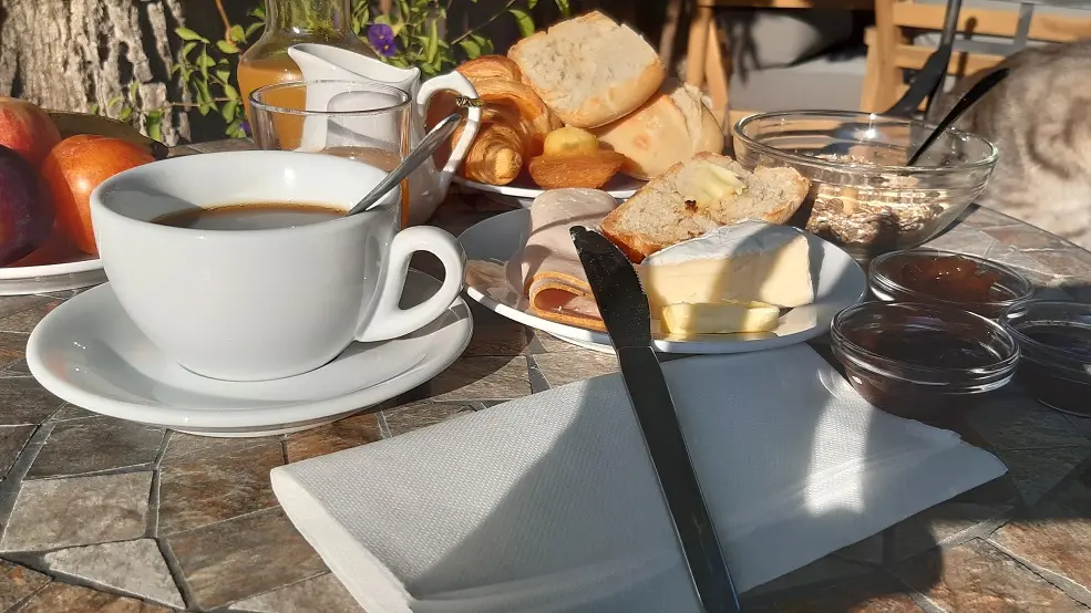 Petit déjeuner au soleil