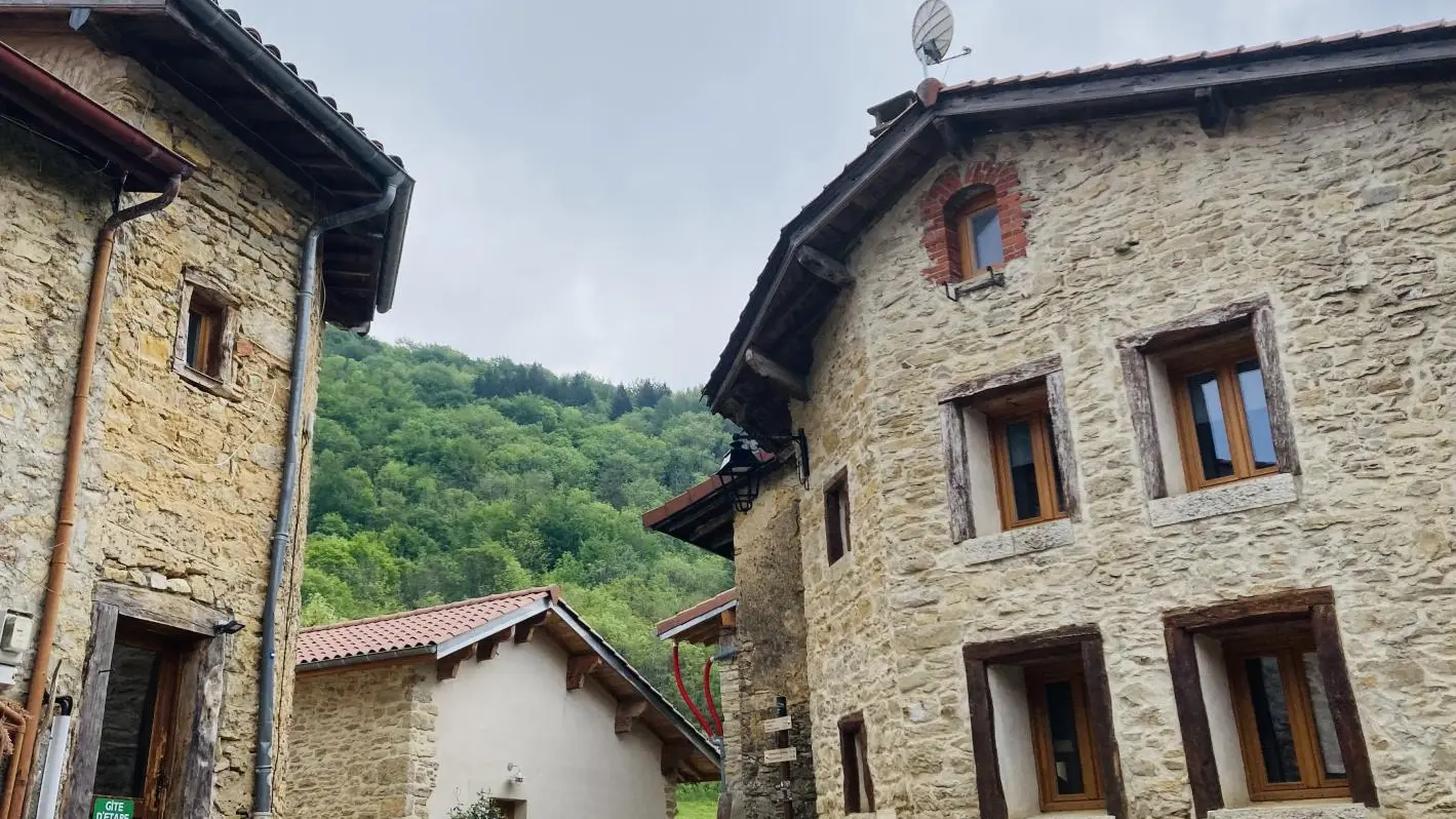 Entrée du gite au coeur du hameau médiéval