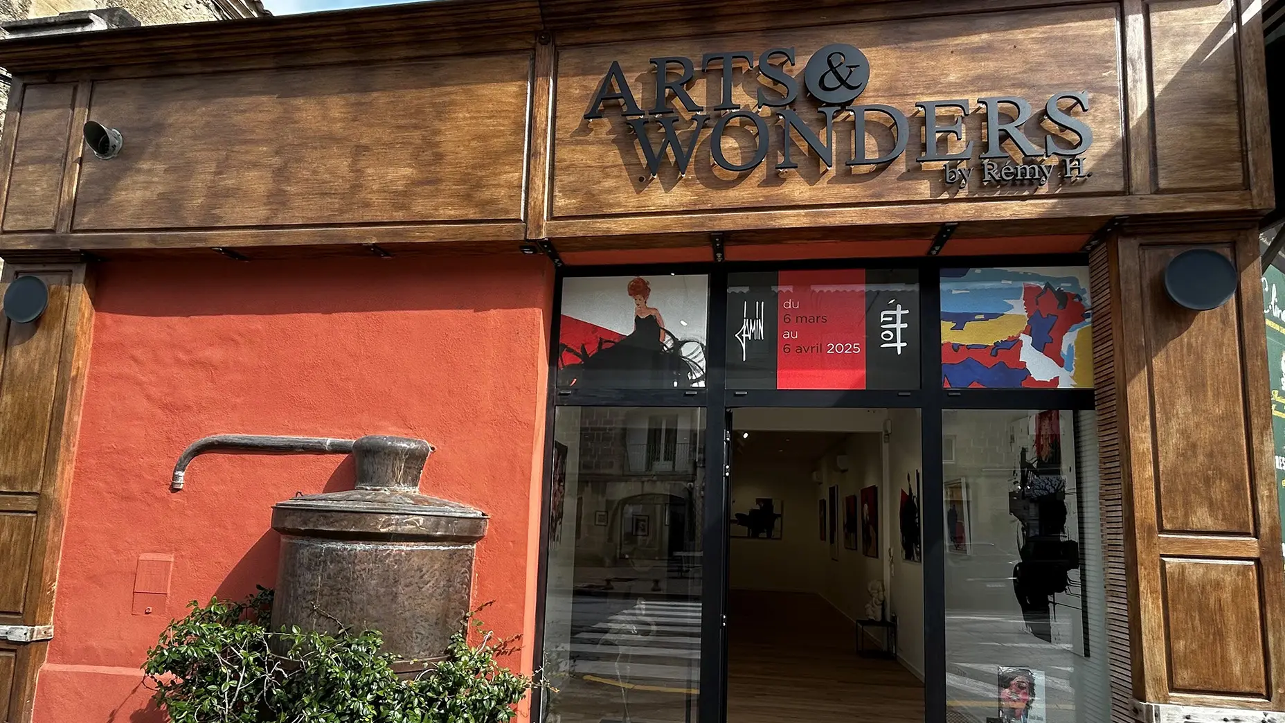 Arts & Wonders Gallery