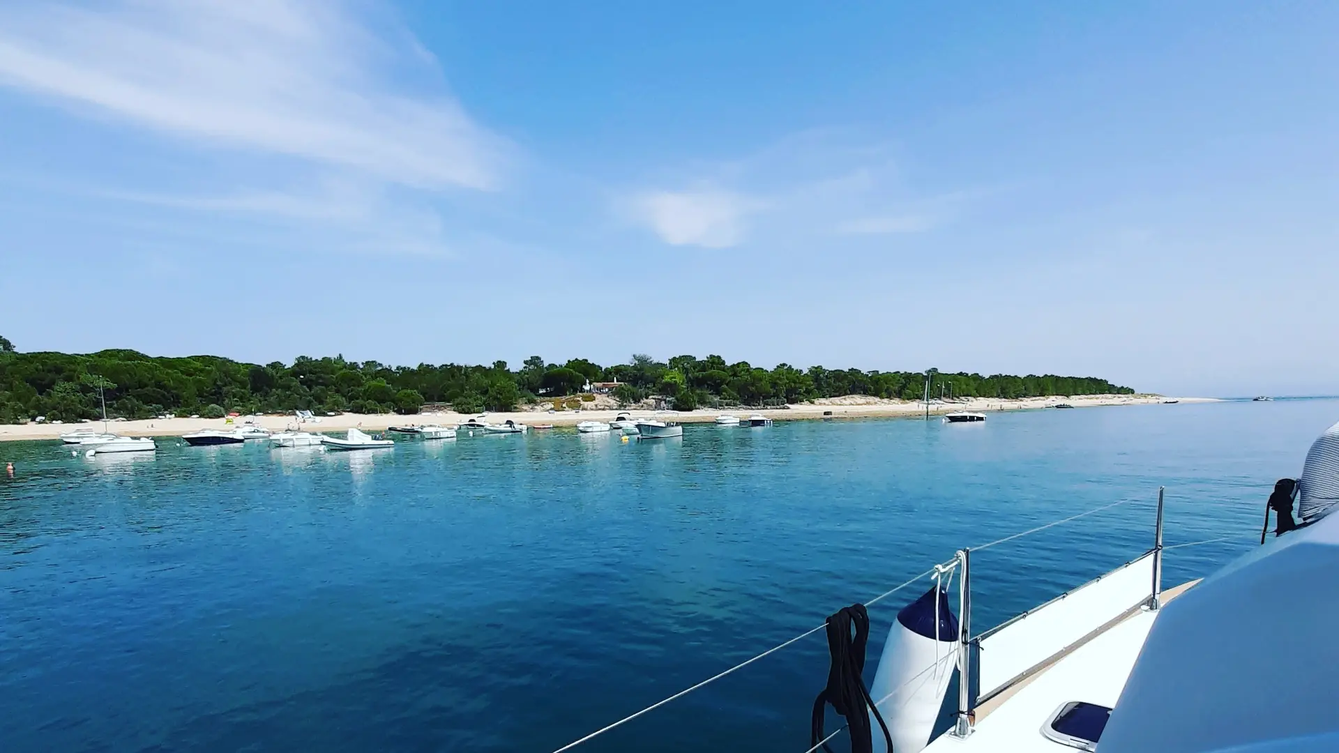 Le Dream'On longeant les belles plages sauvages de l'île de ré