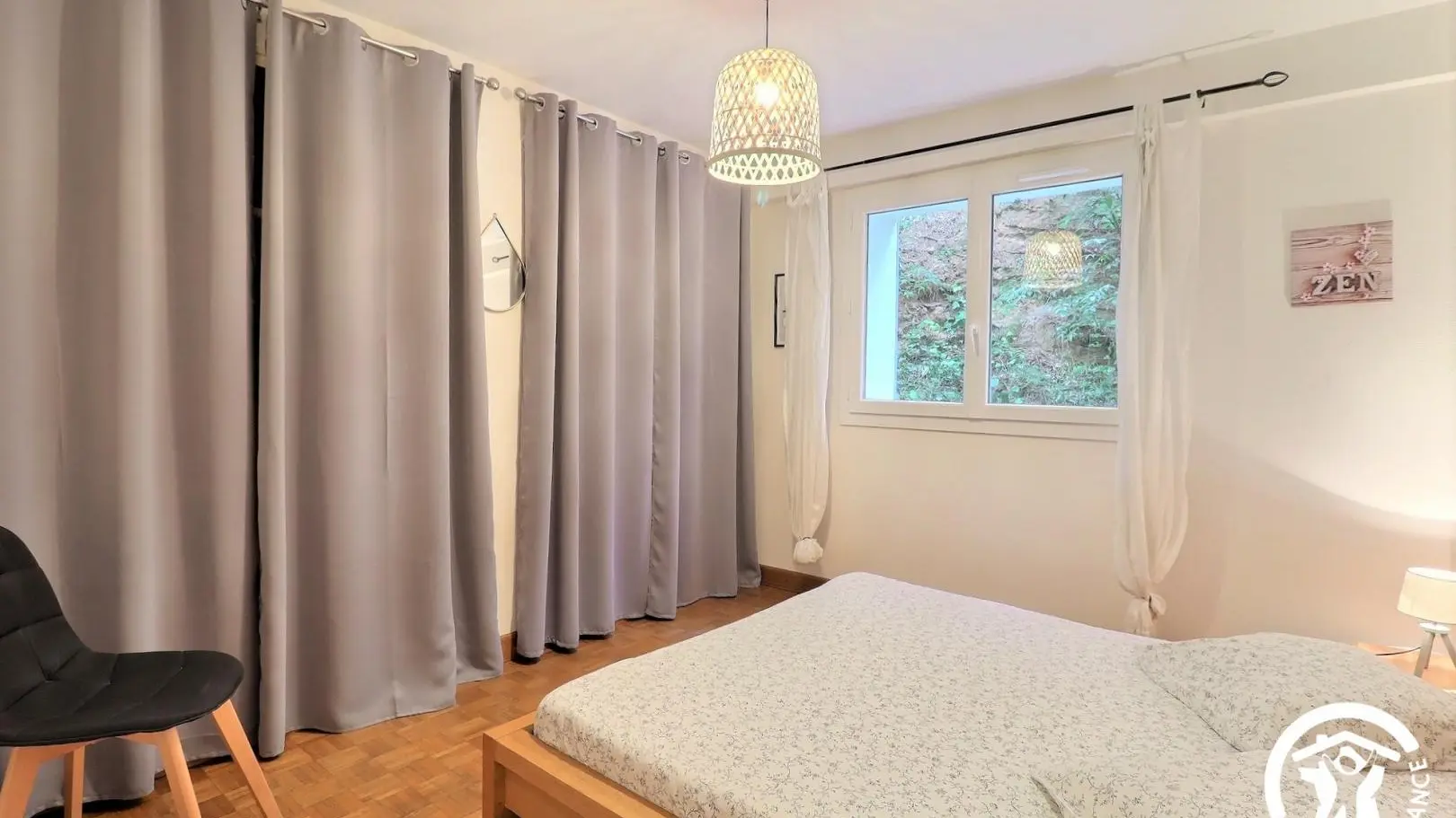 Chambre en rez de chaussée avec lit en 160