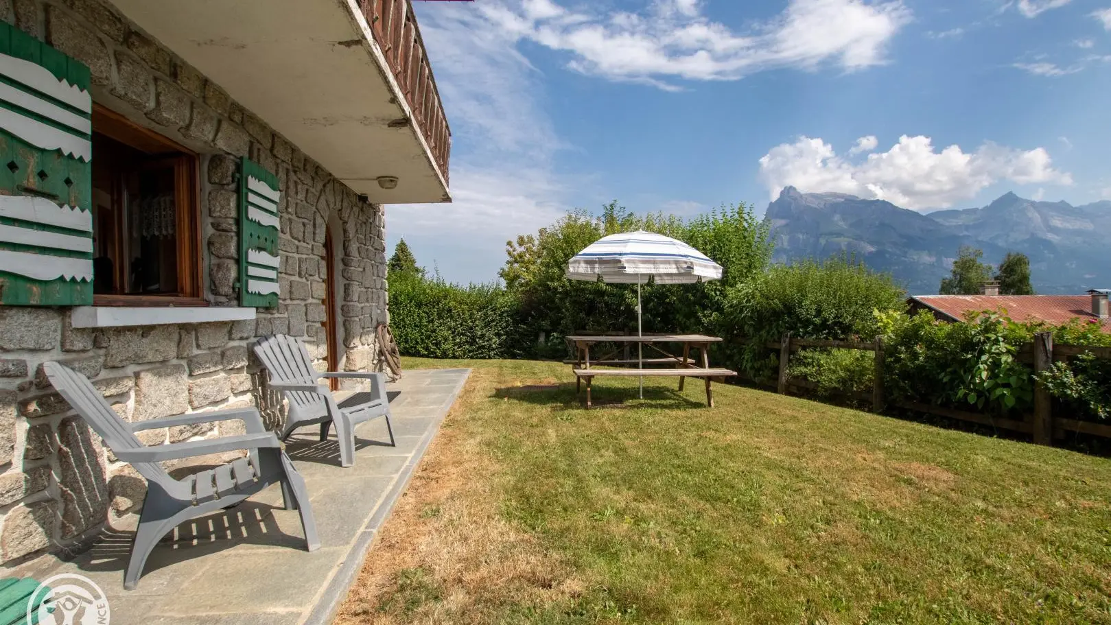 jardin privatif devant l'appartement.