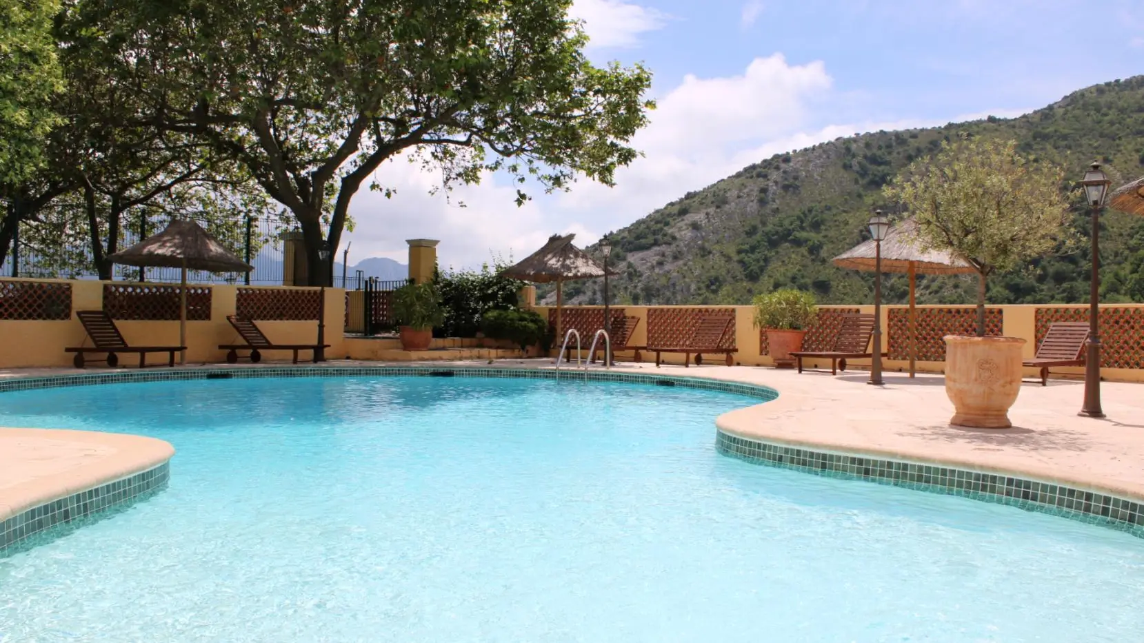 Gîte Le Brec d'Utelle-Piscine commune-Utelle-Gîtes de France des Alpes-Maritimes