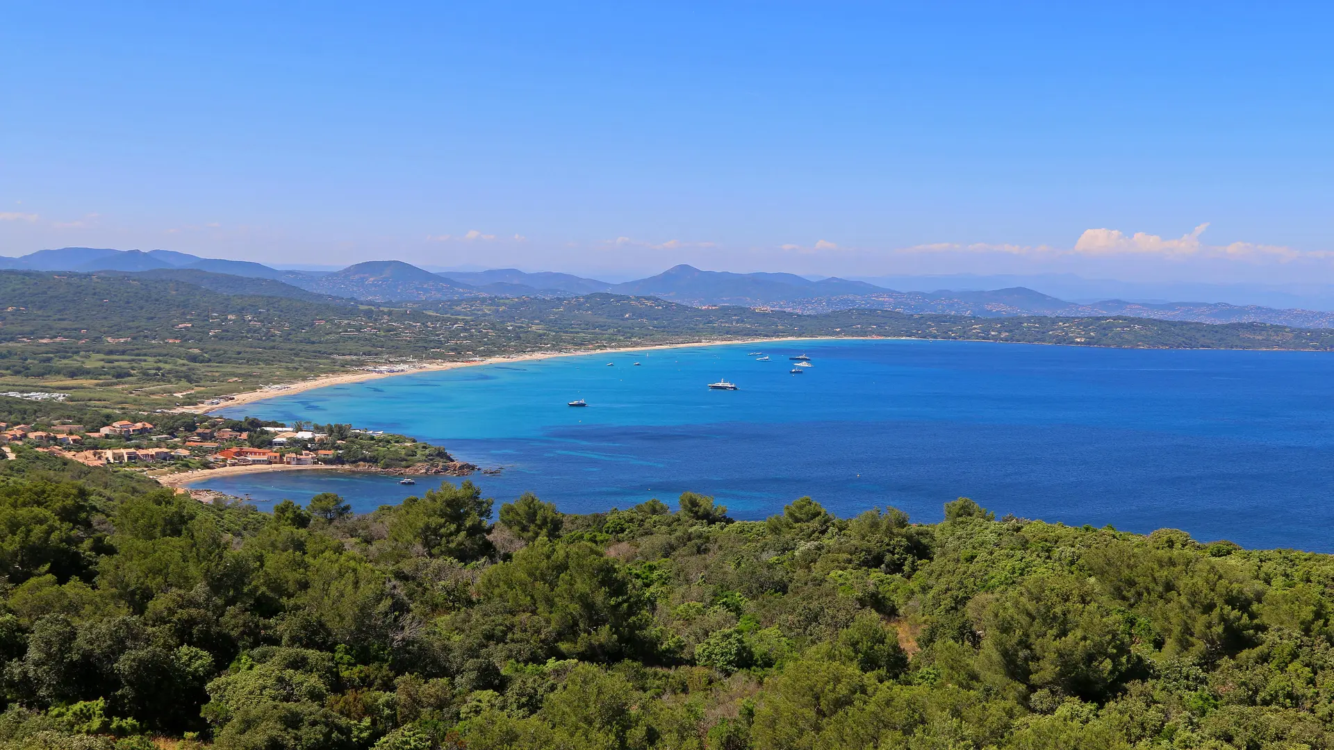 Vue sur la Baie de Pampelonne depuis le phare de Camarat