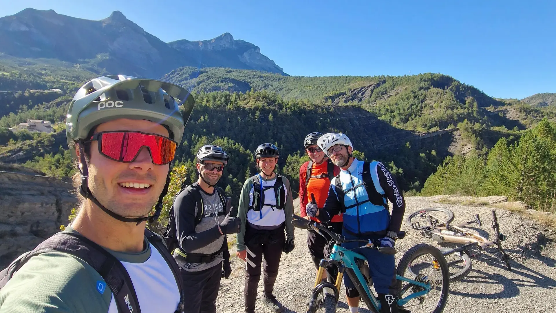 Jason & Alice en trip aventure E-mtb