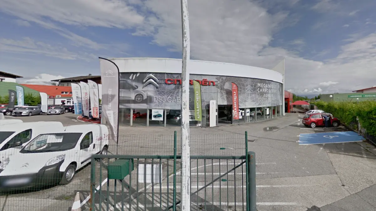 Vue extérieur du garage