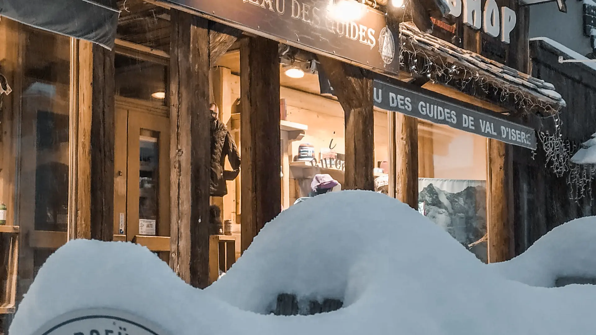 Devanture extérieur du Bureau des Guides Val d'Isère