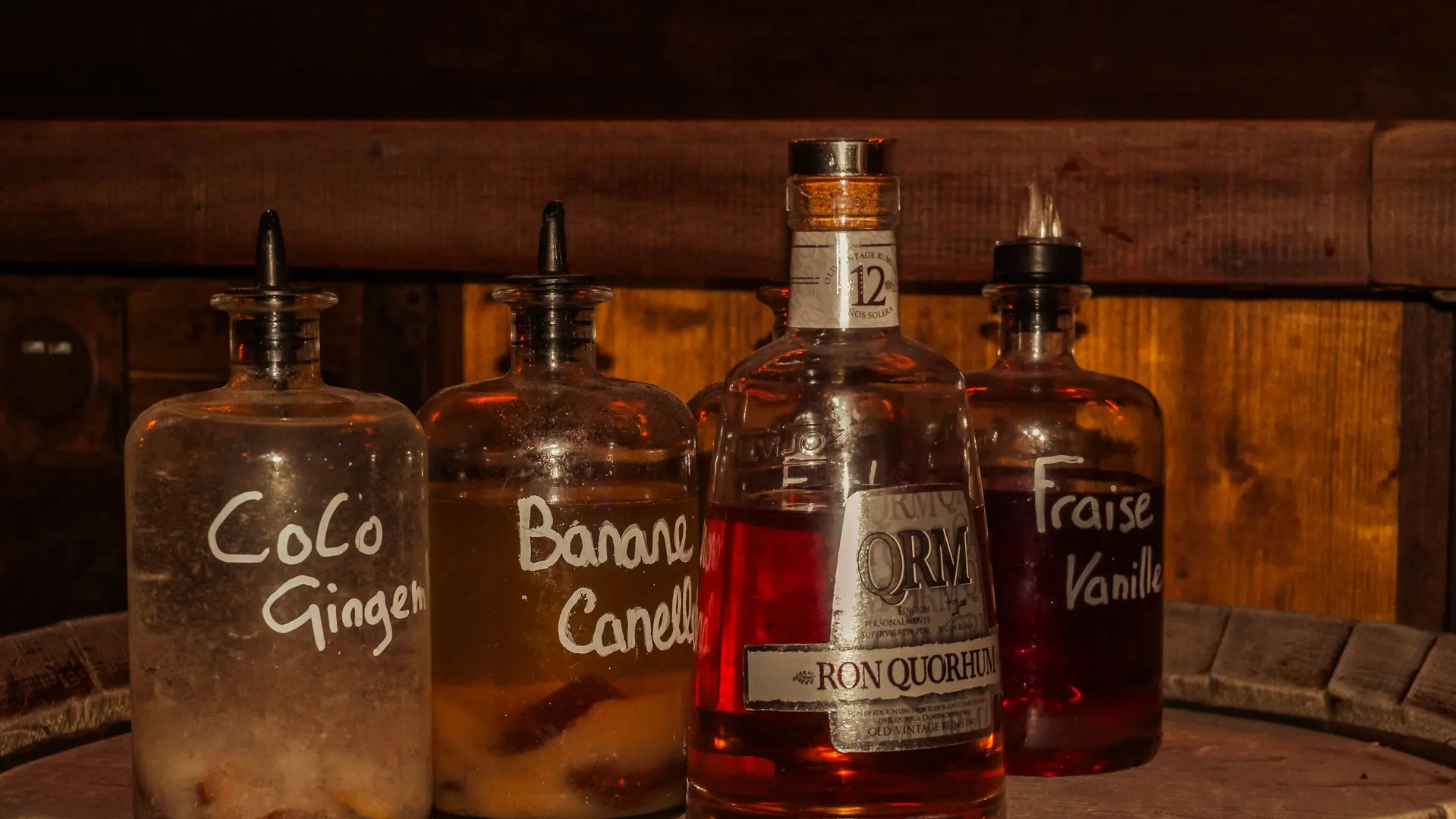 Dégustation de rhums premium dans un cadre chaleureux à Nice.