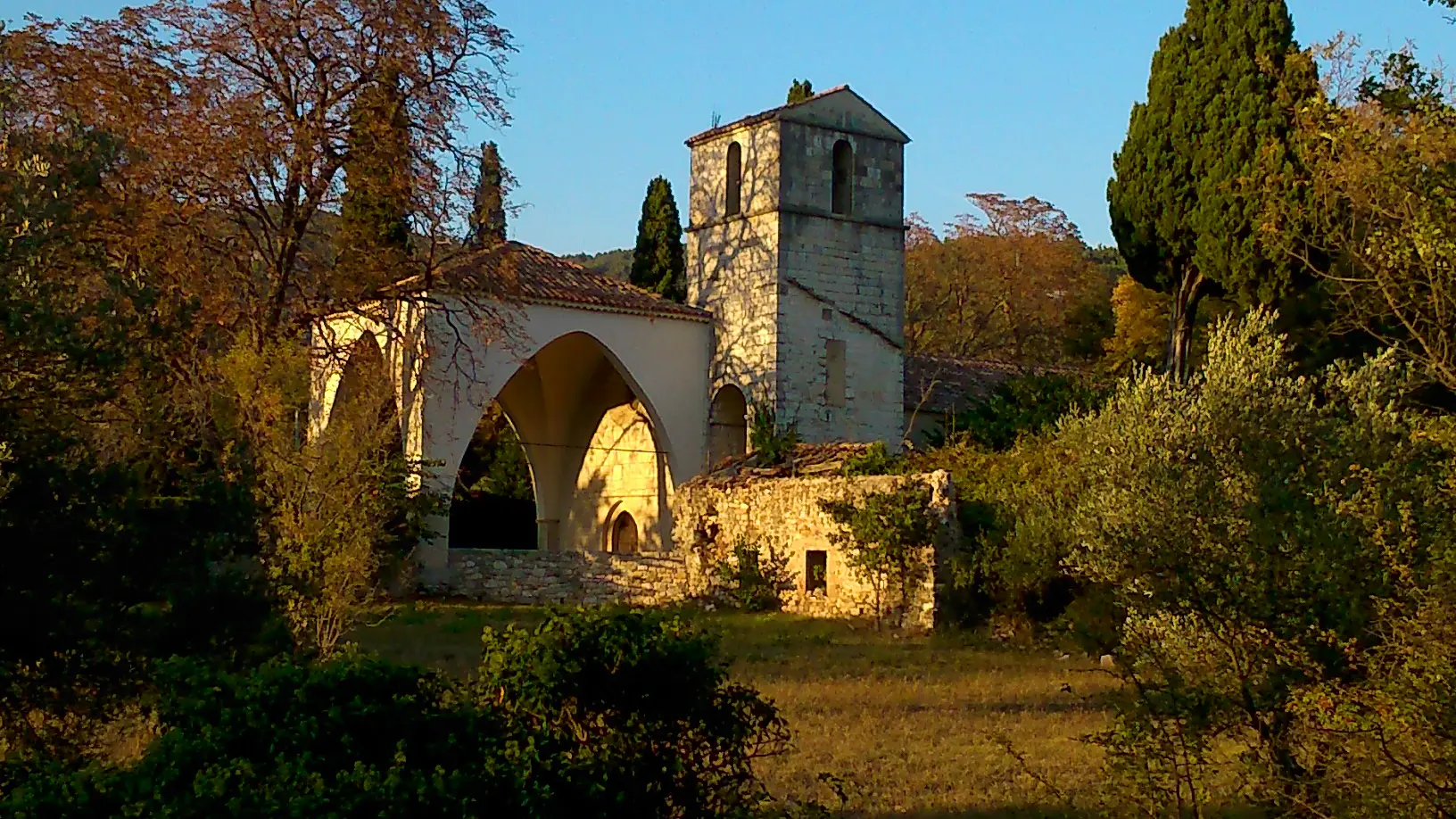 Chapelle en Automme