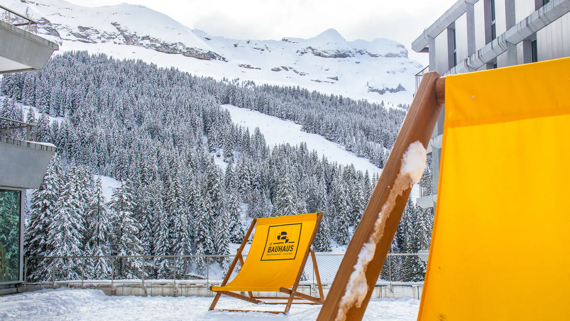 Area in front of the restaurant entrance