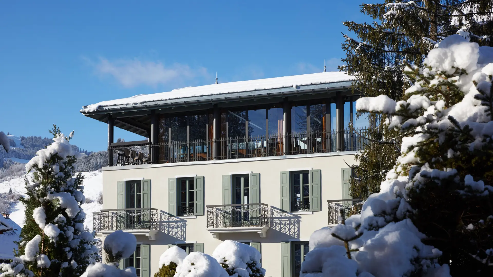 Façade Roof Top Bar