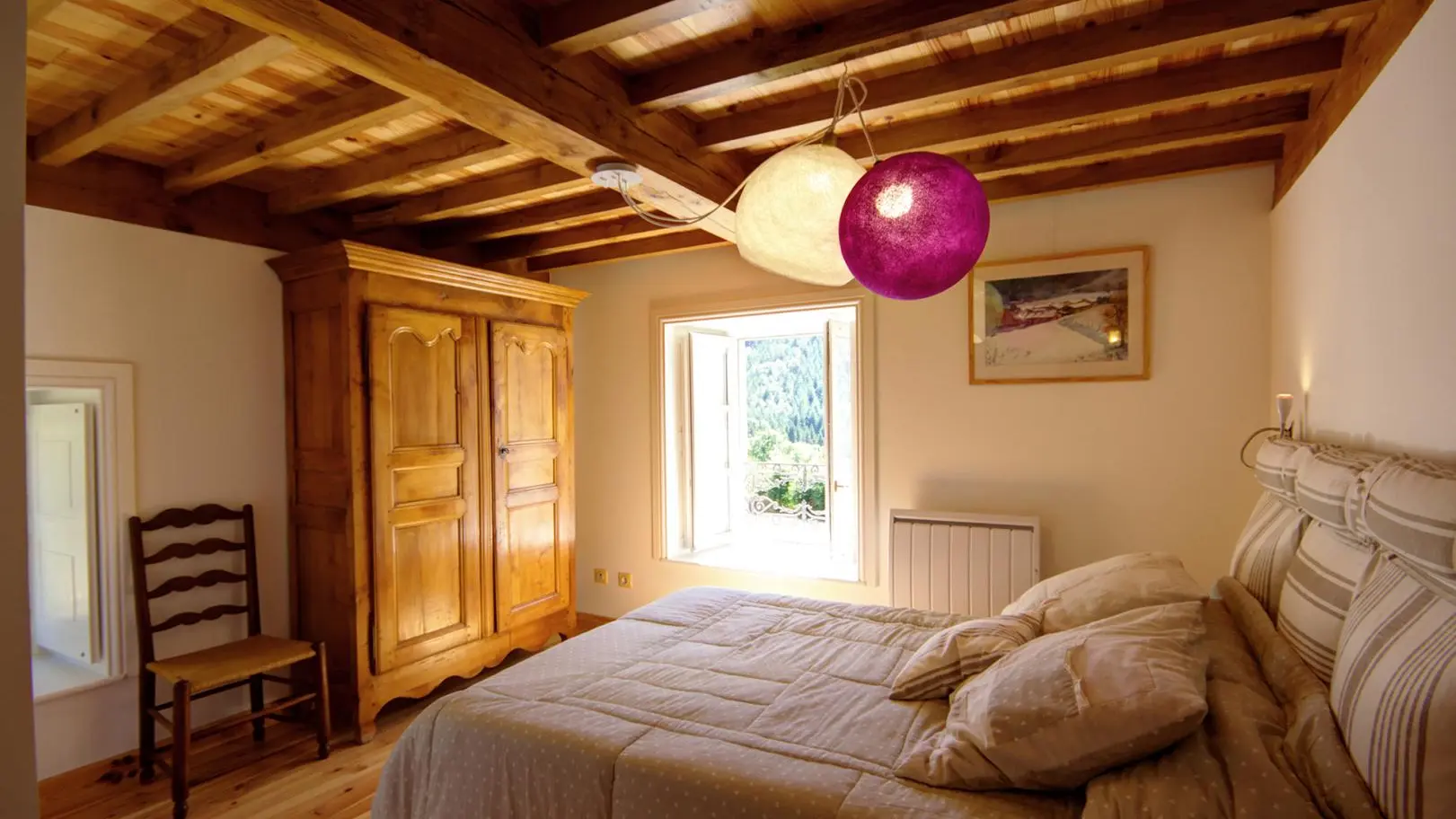 plafond à la française tout en bois de chêne dans chambre parentale à l'étage