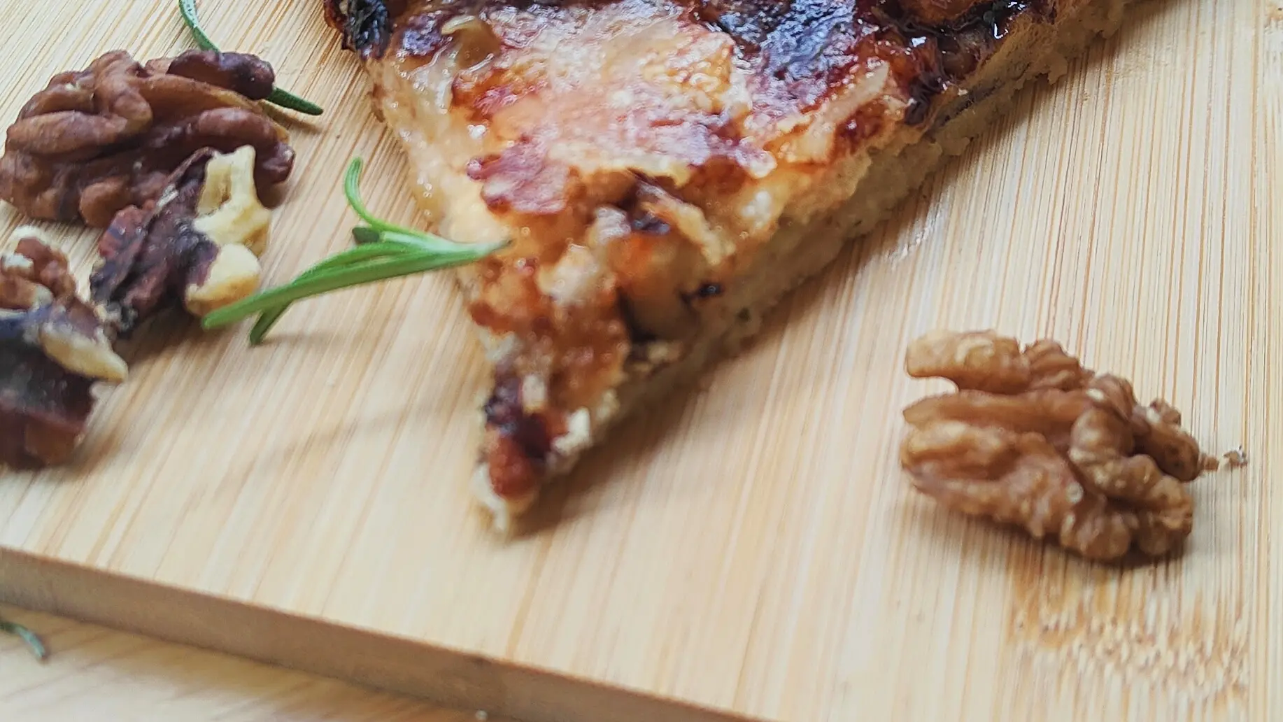 Tarte aux poires, gorgonzola et noix