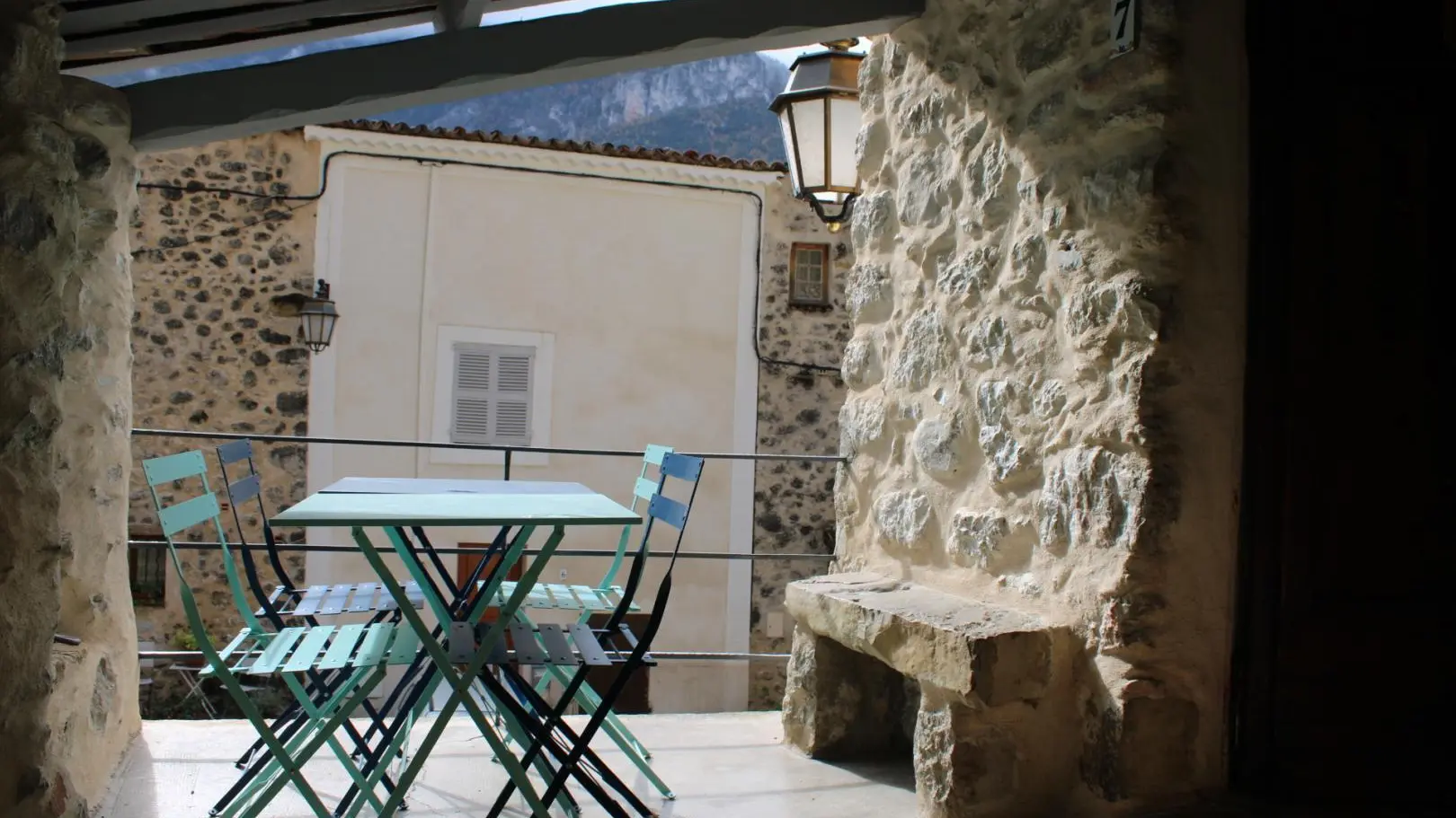 Terrasse Gîte Vernis à Gars - Gîtes de France Alpes-Maritimes