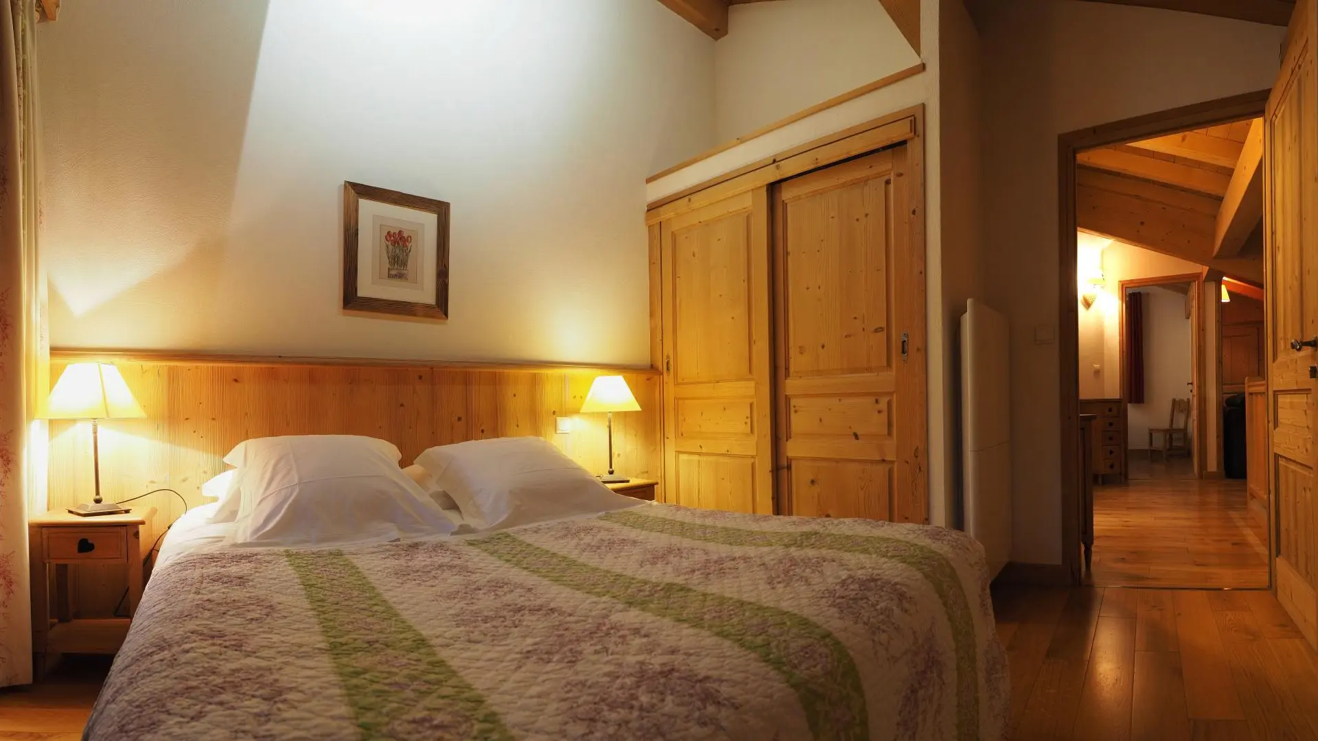 Chambre lit Queen size (160X200) niveau 2