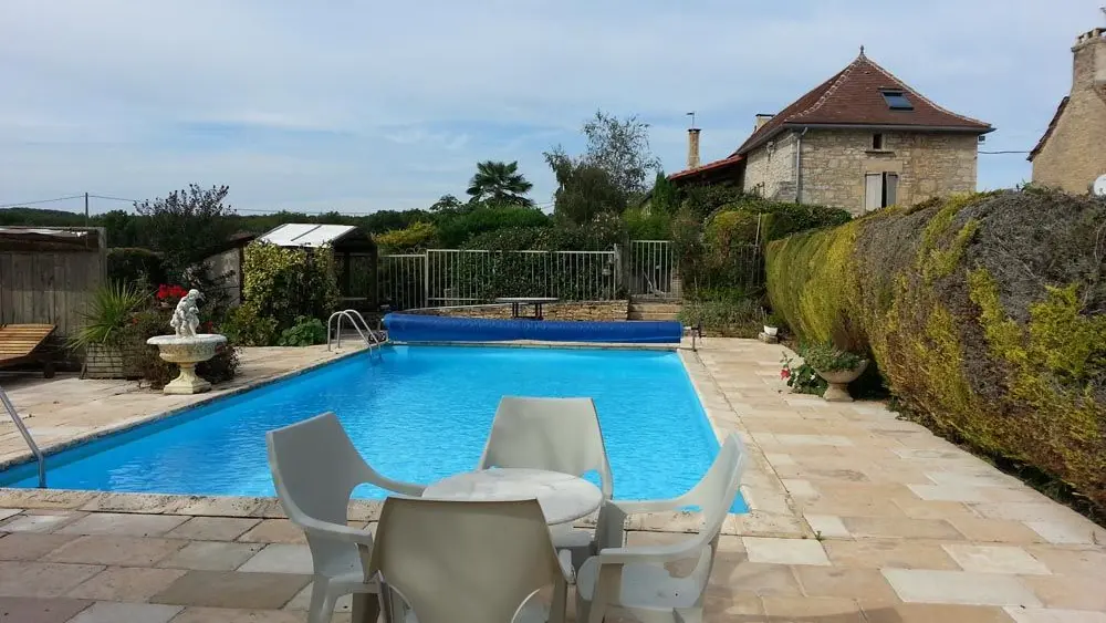 piscine 10x5 tonnelle ,chaise longues.