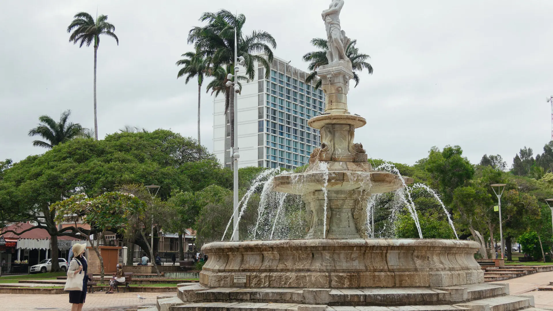 Fontaine Céleste - Place des Cocotiers