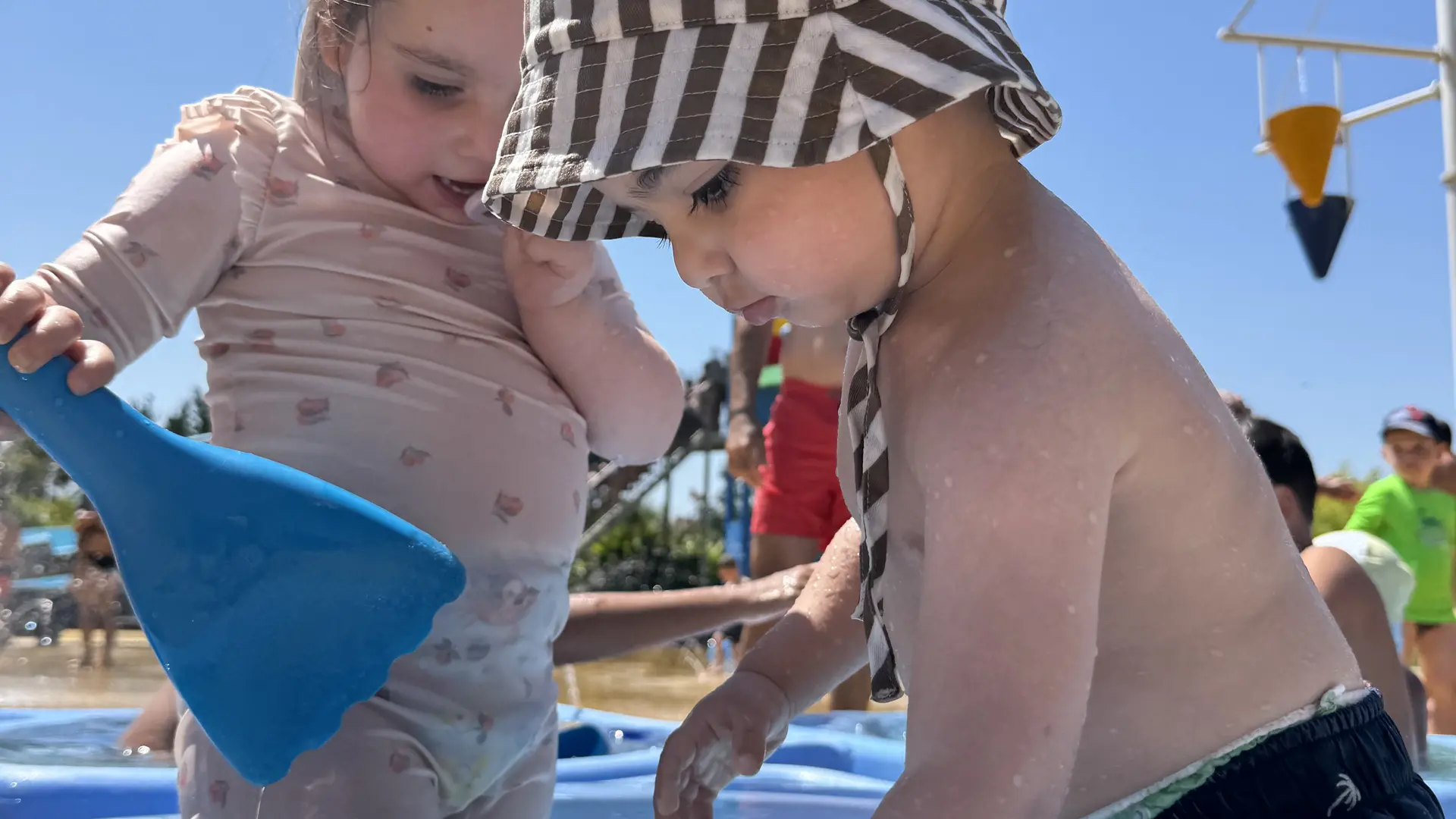 Enfants qui se baignent
