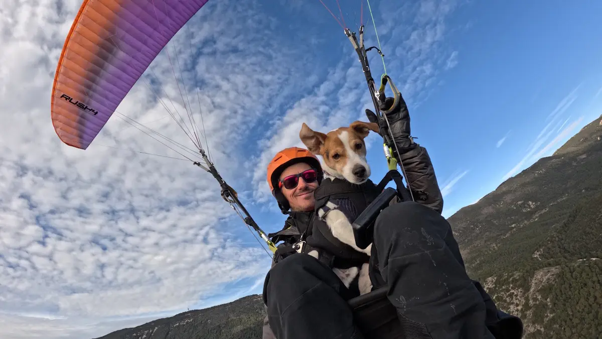 Randonnée et vol en parapente_Cabrières-d'Aigues