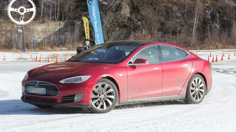 Automaitrise.com Véhicule électrique sur circuit de glace_Automaitrise.com_Val d'Isère