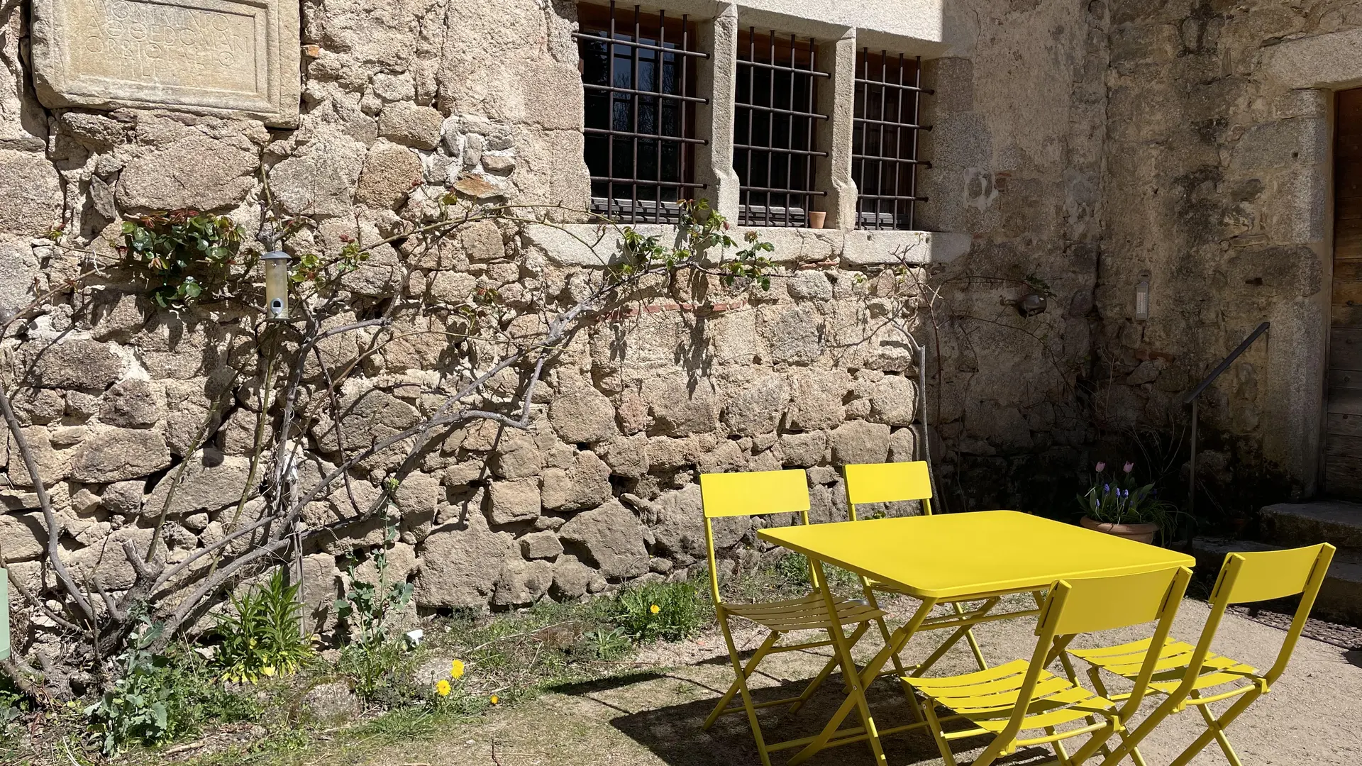 Epigraphie gallo-romaine en réemploi dans une façade du 16e s.