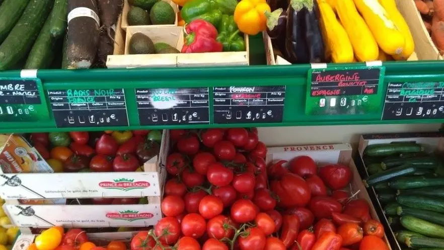 Étalage dans l'épicerie Les Alizés