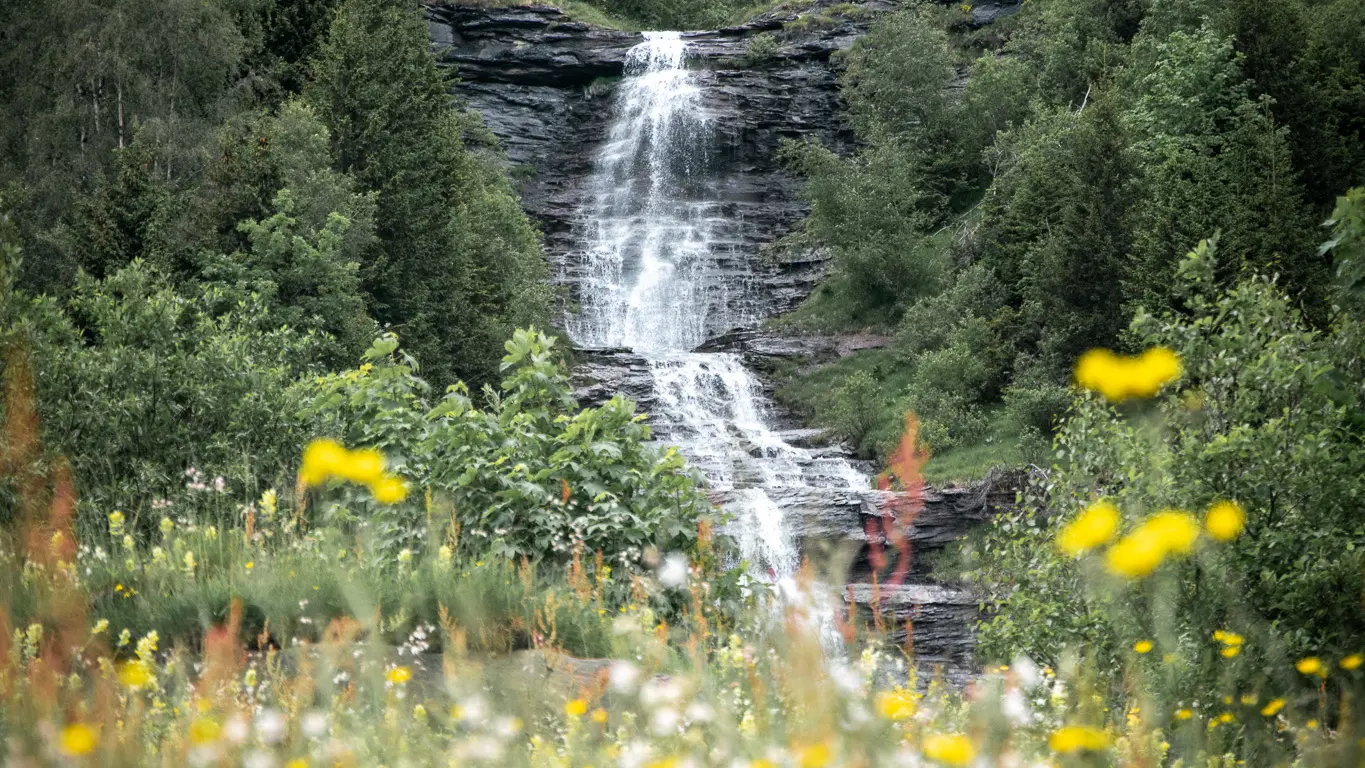 Cascade au dessus de Colombaz