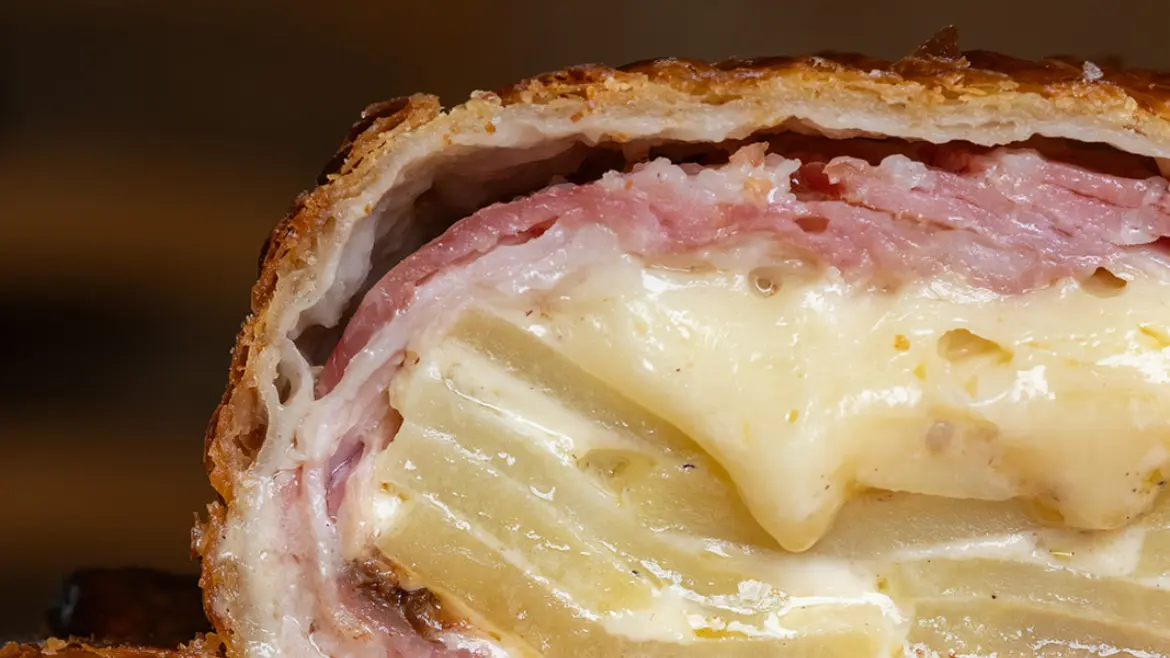 Feuilleté Abondance et lard fumé