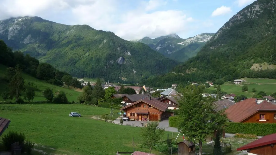 Vue depuis le gîte sur la vallée de Thônes.