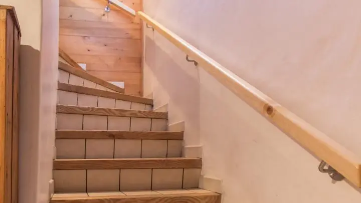 Escalier intérieur (accès au gîte)