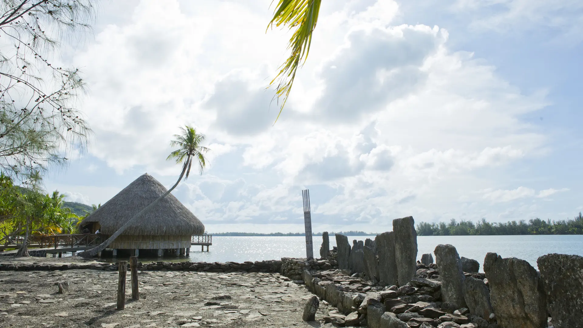 Marae et Fare Potee de Maeva Huahine