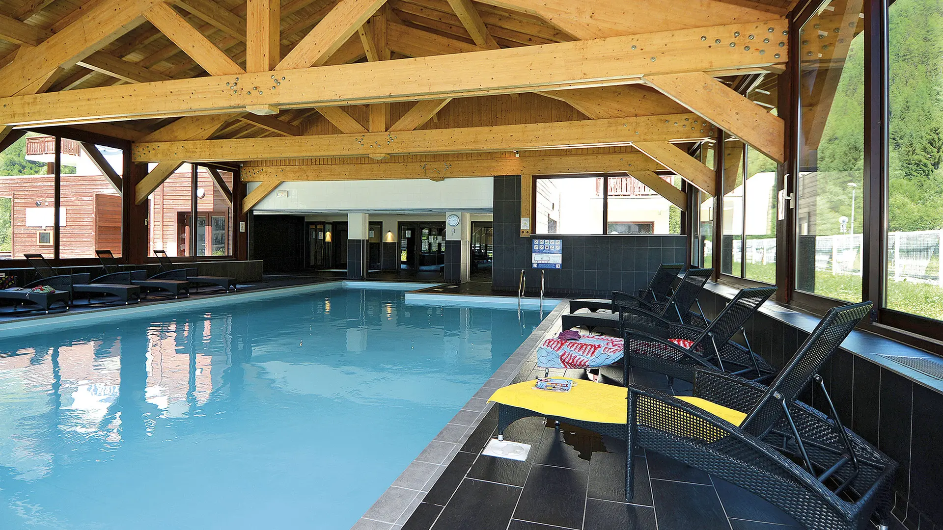 Piscine intérieure