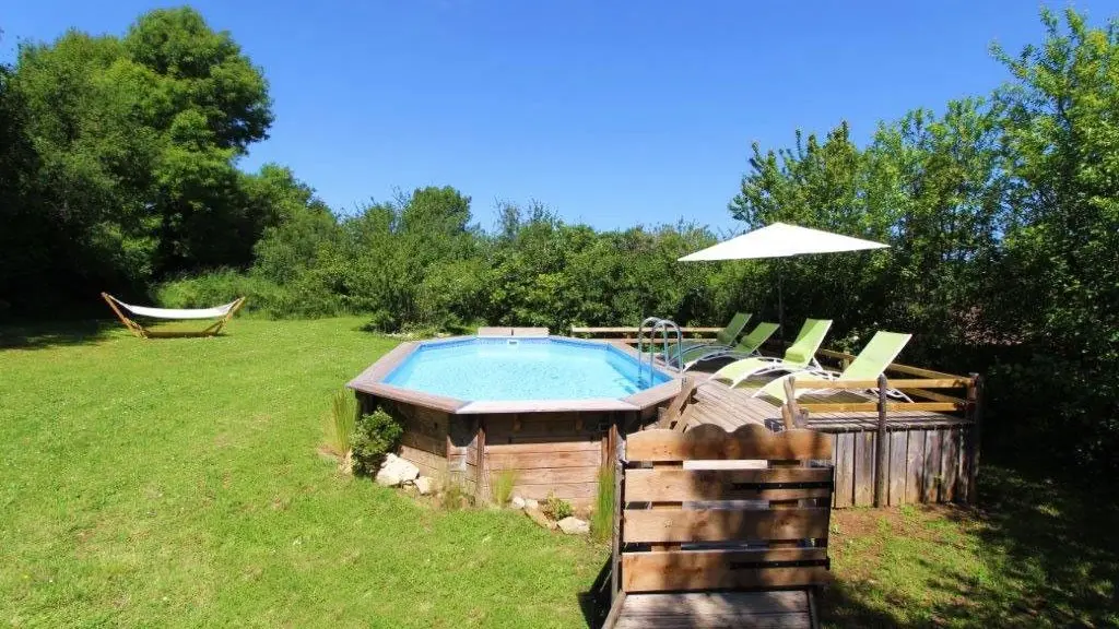 Piscine privée appartenant au gîte, sans partage,  rien que pour vous!