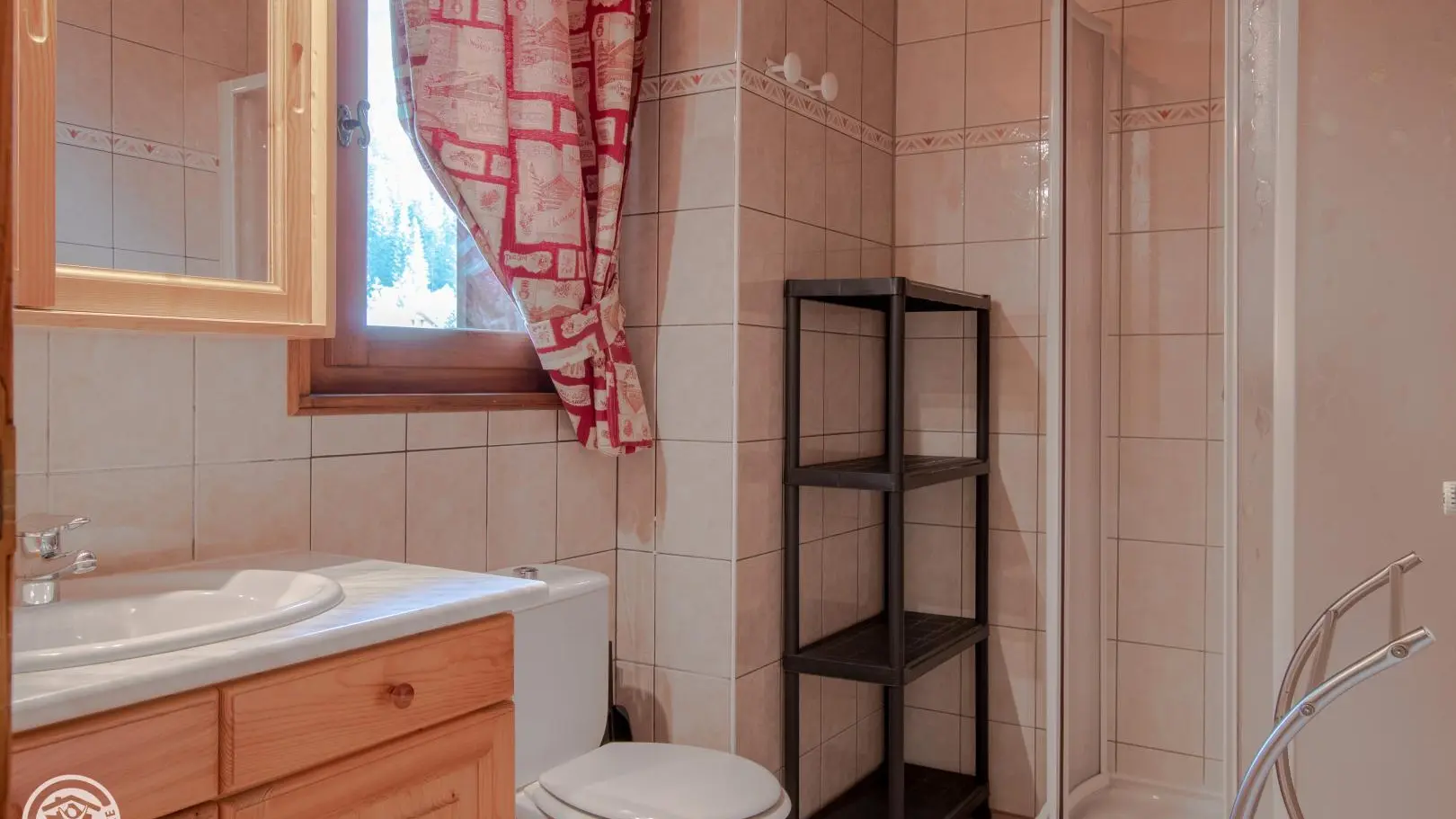 Salle d'eau/wc de la chambre 26.