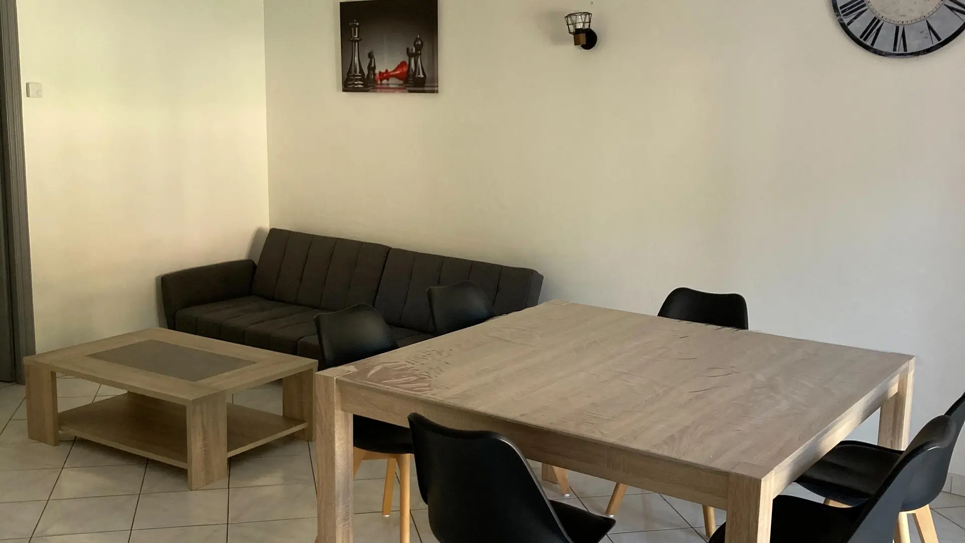 Salle à manger du gîte les mariniers à Sault-Brénaz (Ain)