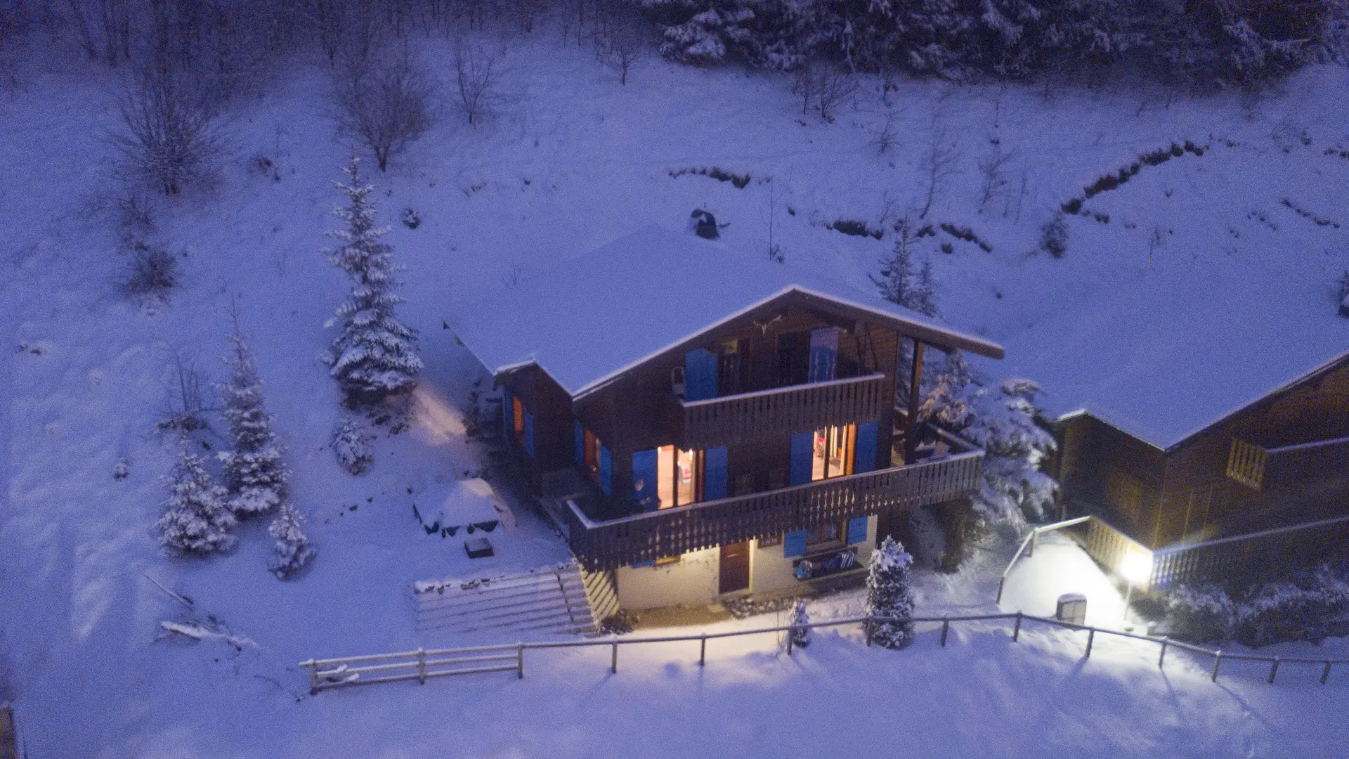Chalet Le Ciel Bleu  en hiver vue de nuit
