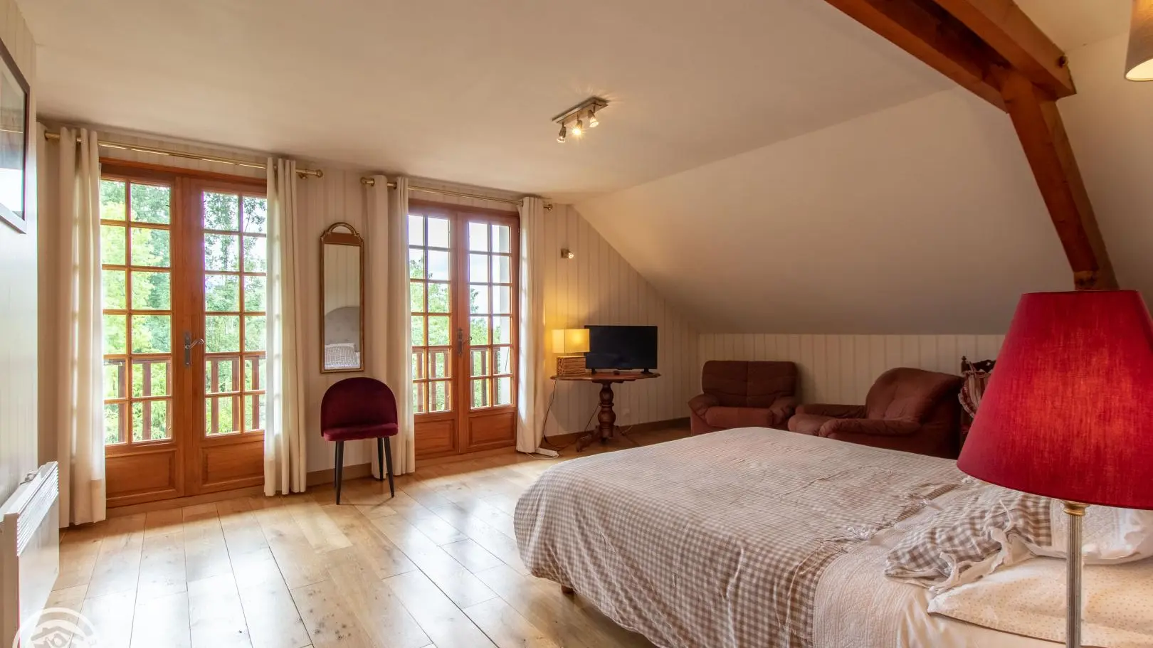 Chambre Capucine donnant sur le jardin coté sud