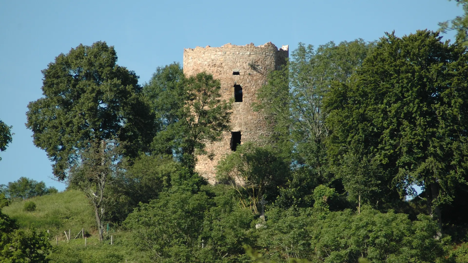 Vue sur la Tour de Ressy
