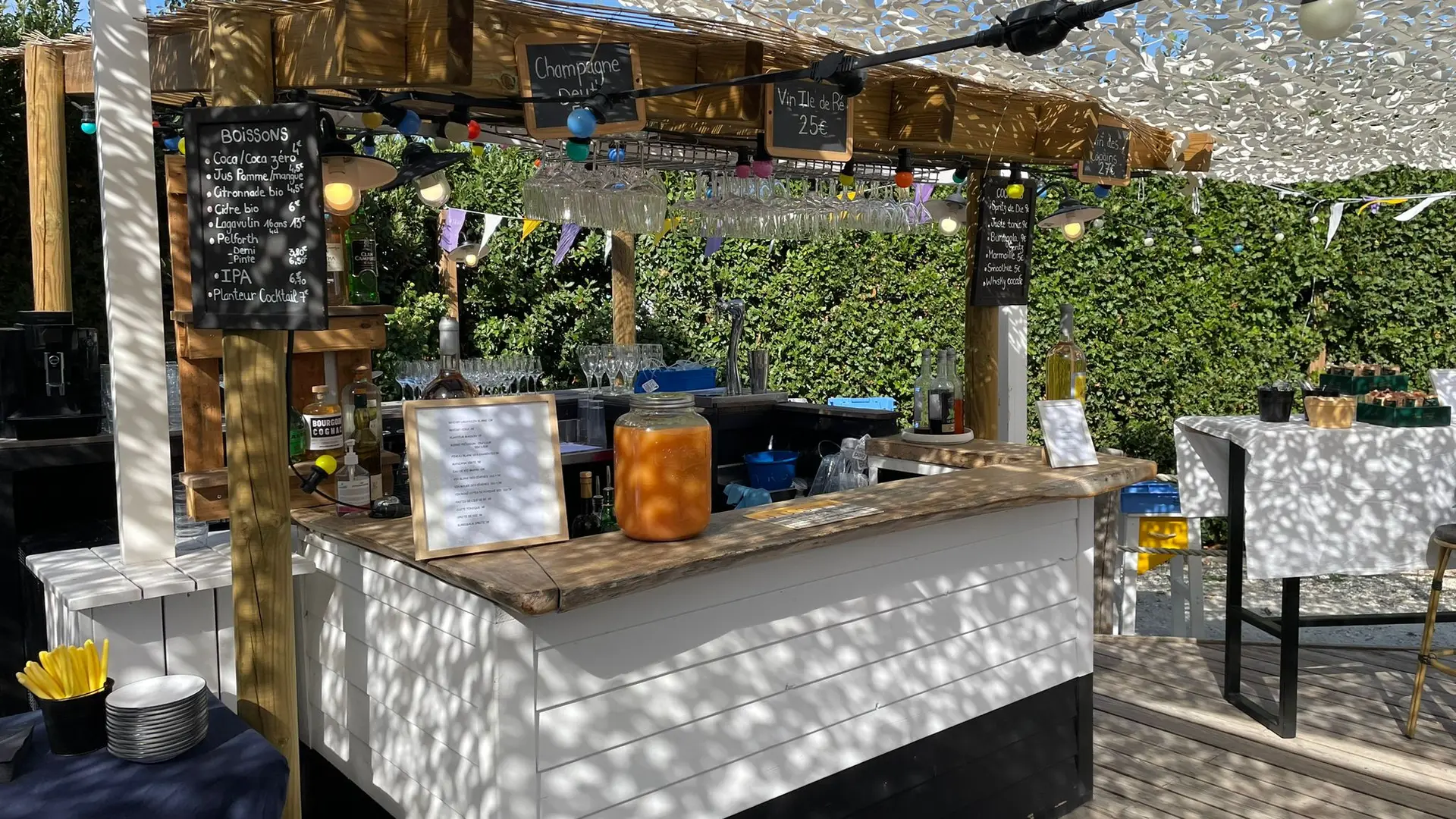 Bar en extérieur du Restaurant Juste