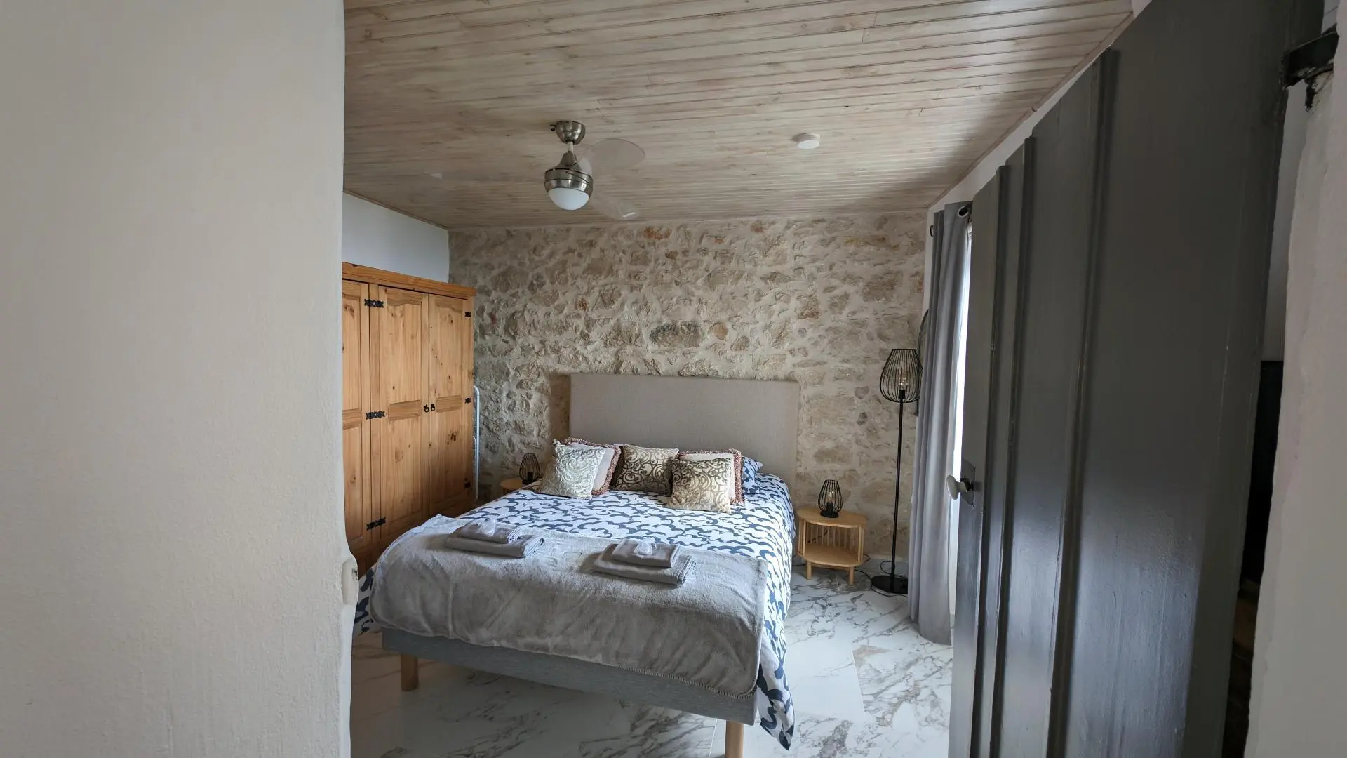 Gîte L'Amandier-Chambre-Beausoleil-Gîtes de France des Alpes-Maritimes