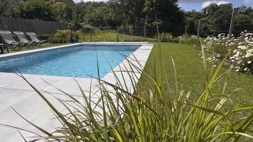 piscine 6x4 tempérée en saison estivale grace à une pompe de chaleure