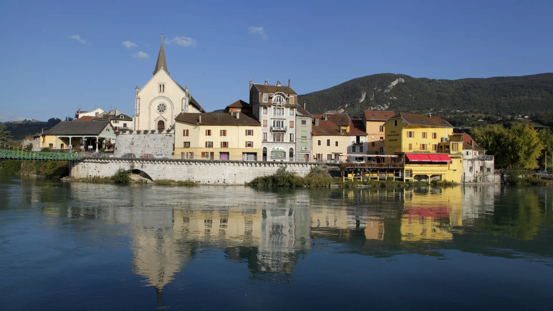 Seyssel, au bord du Rhône