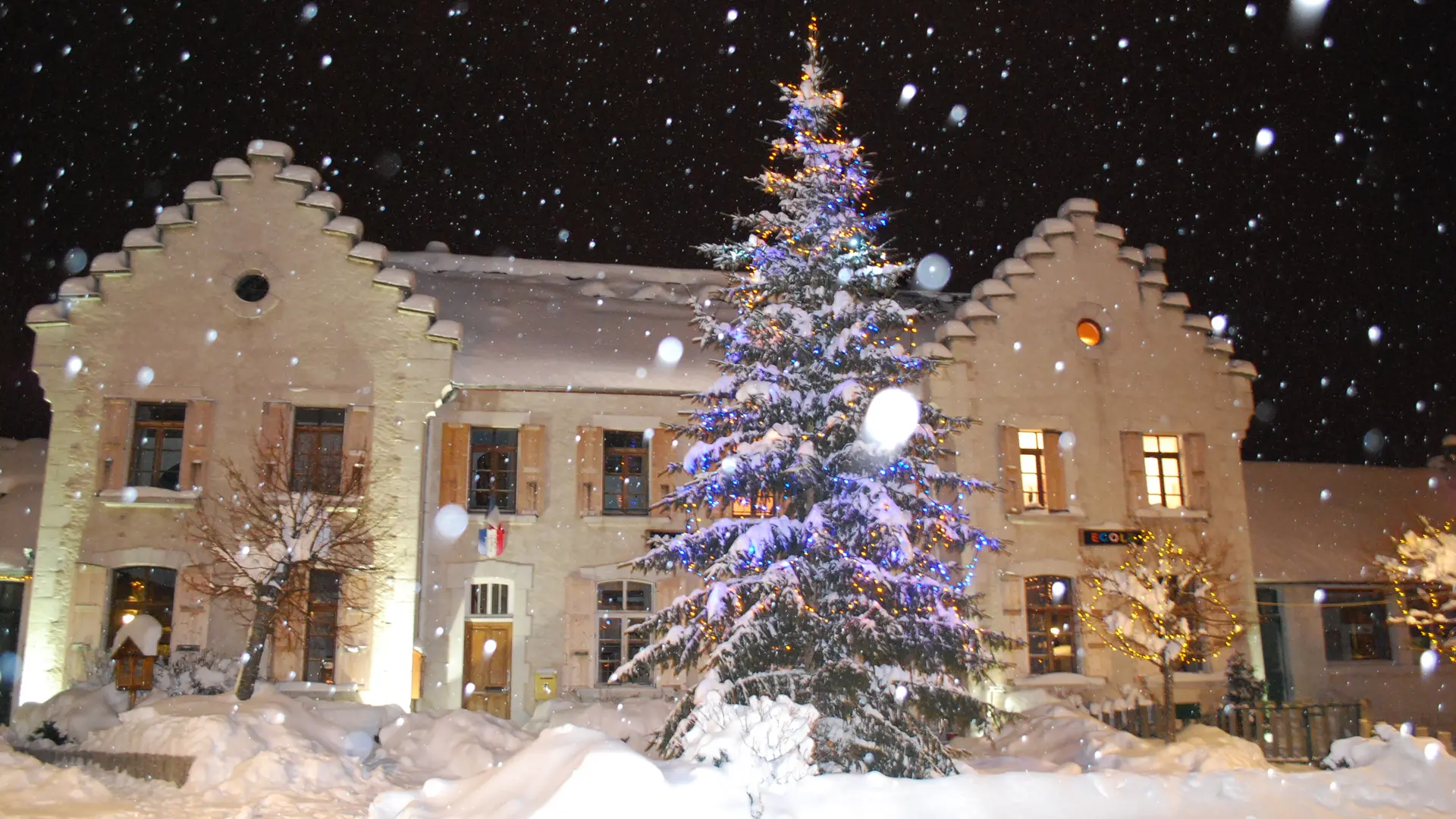 Corrençon by night