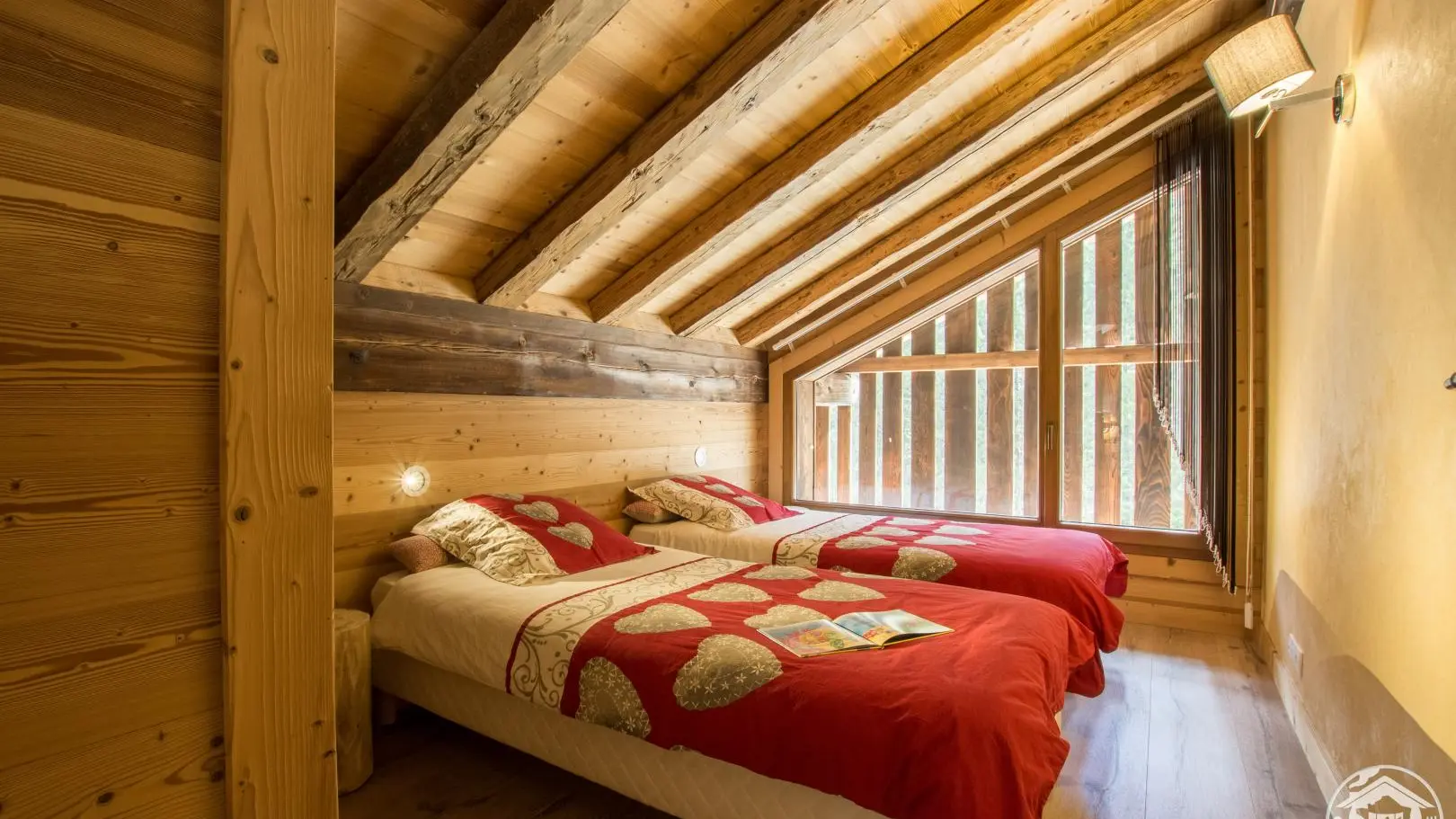 2ème chambre à l'étage avec 2 lits 1 personne jumelables