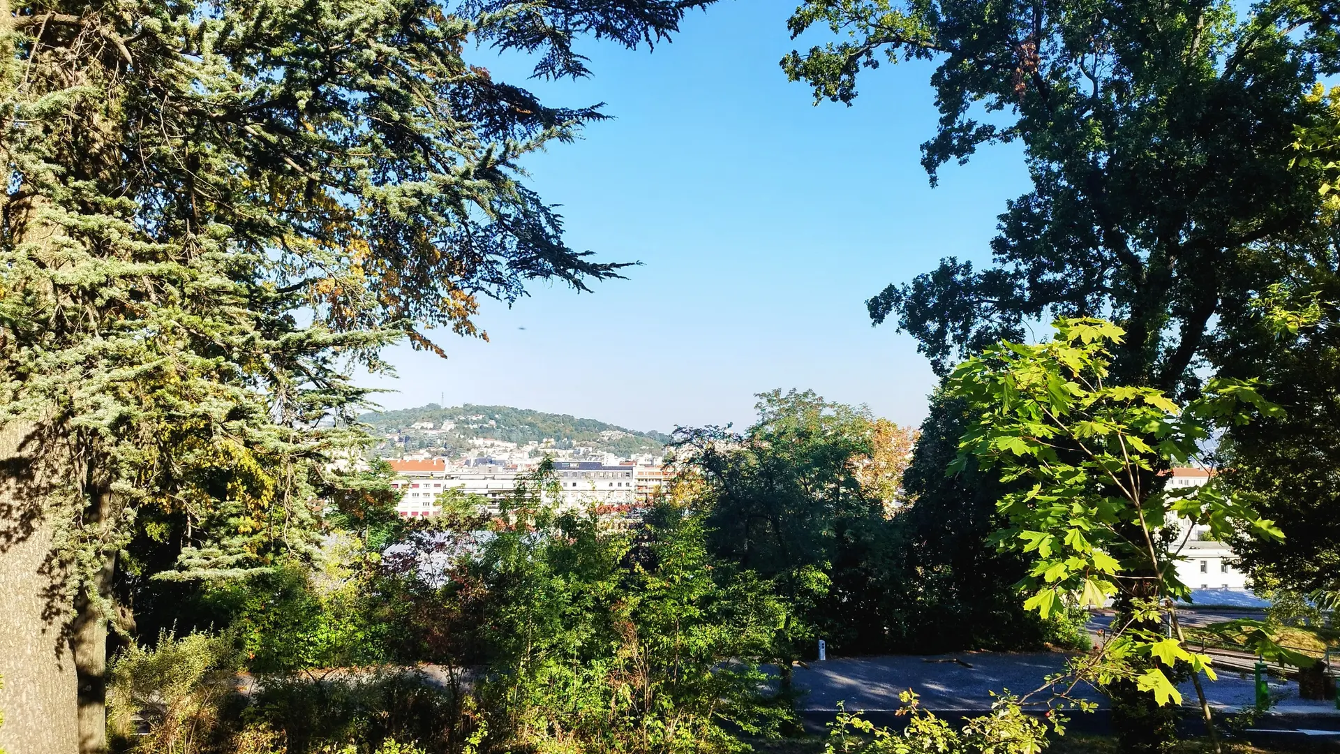 Vue depuis la colline de villeboeuf-2