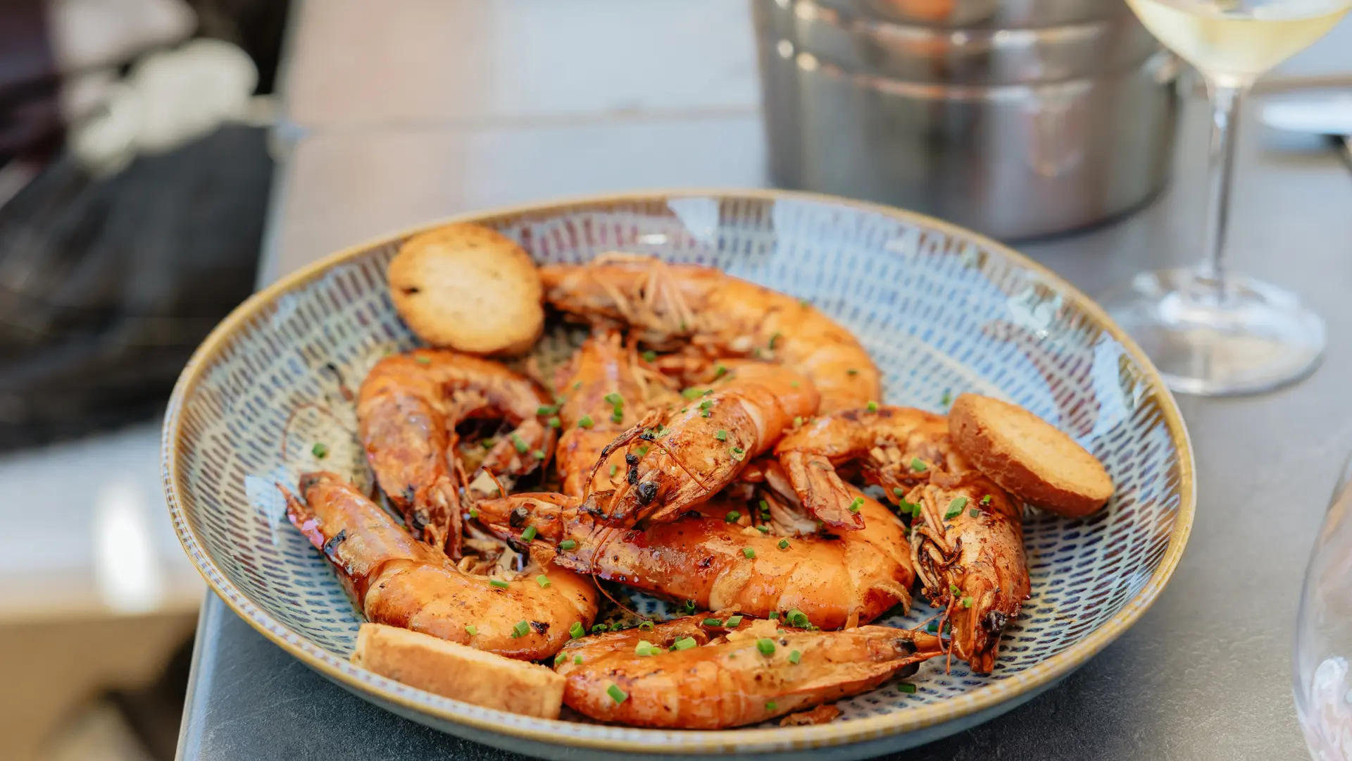 Nos crevettes flambées