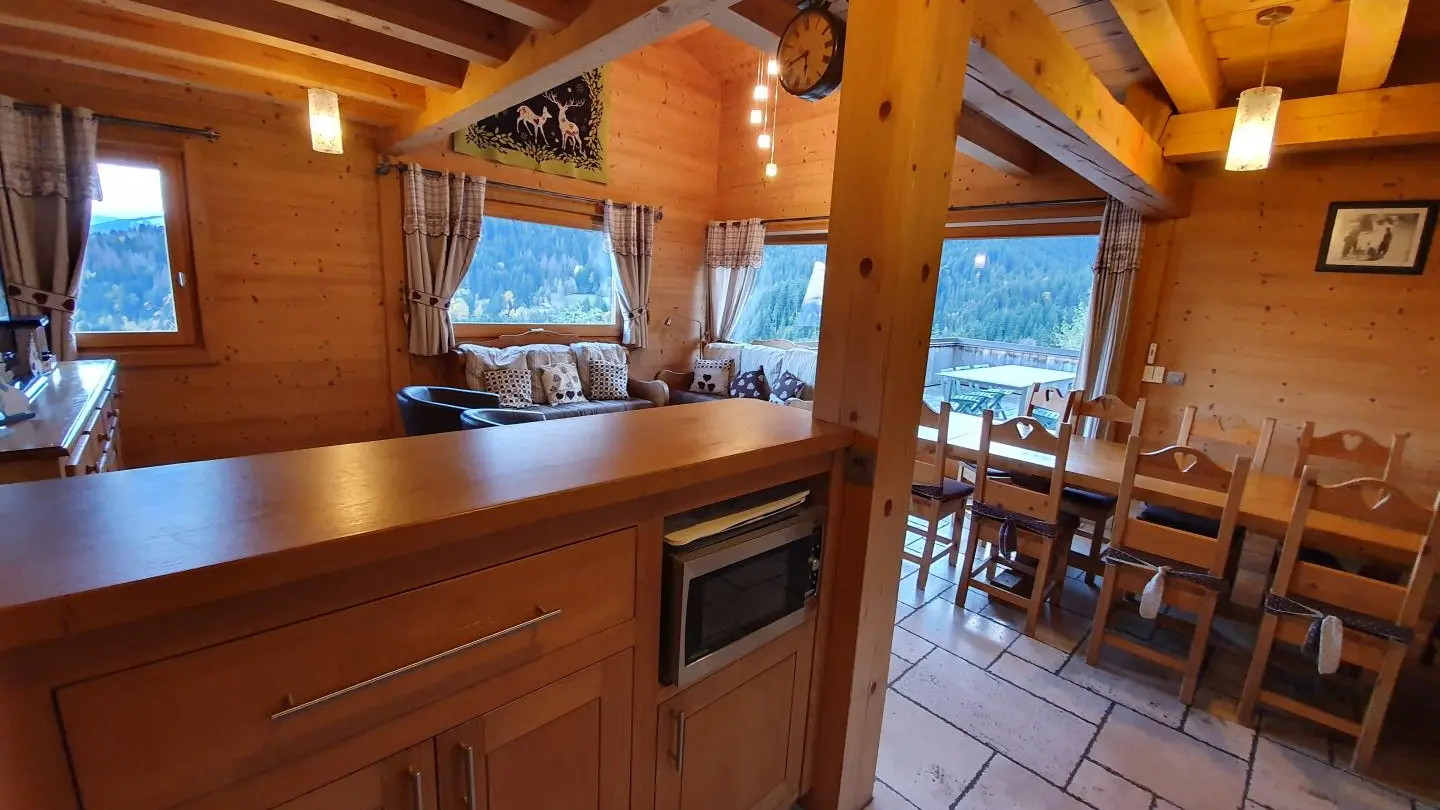 Cuisine ouverte sur salle à manger
