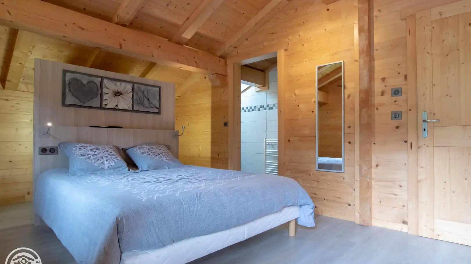 Chambre 2 avec salle d'eau