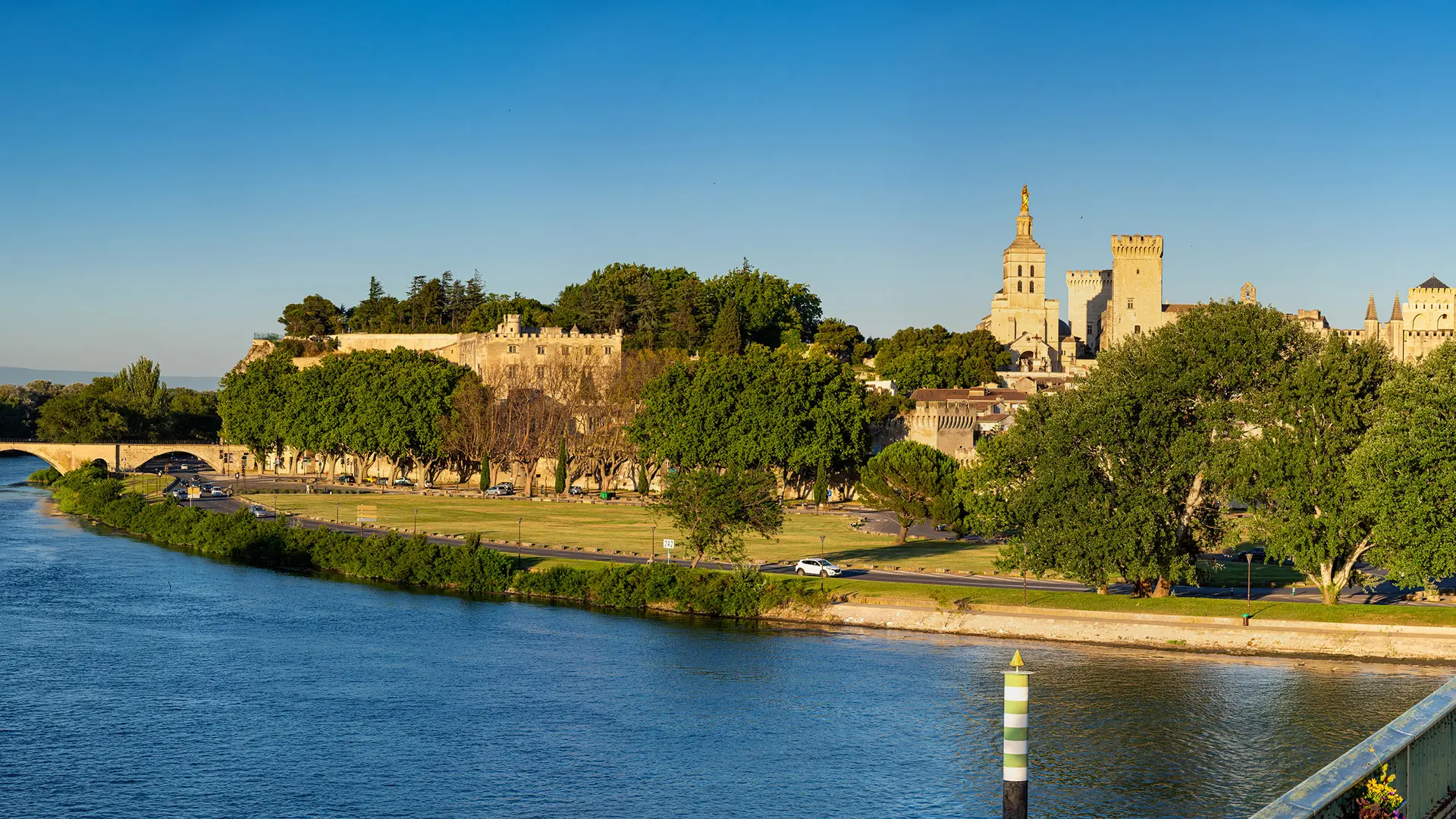 Avignon Via Rhona Vaucluse Provence a velo