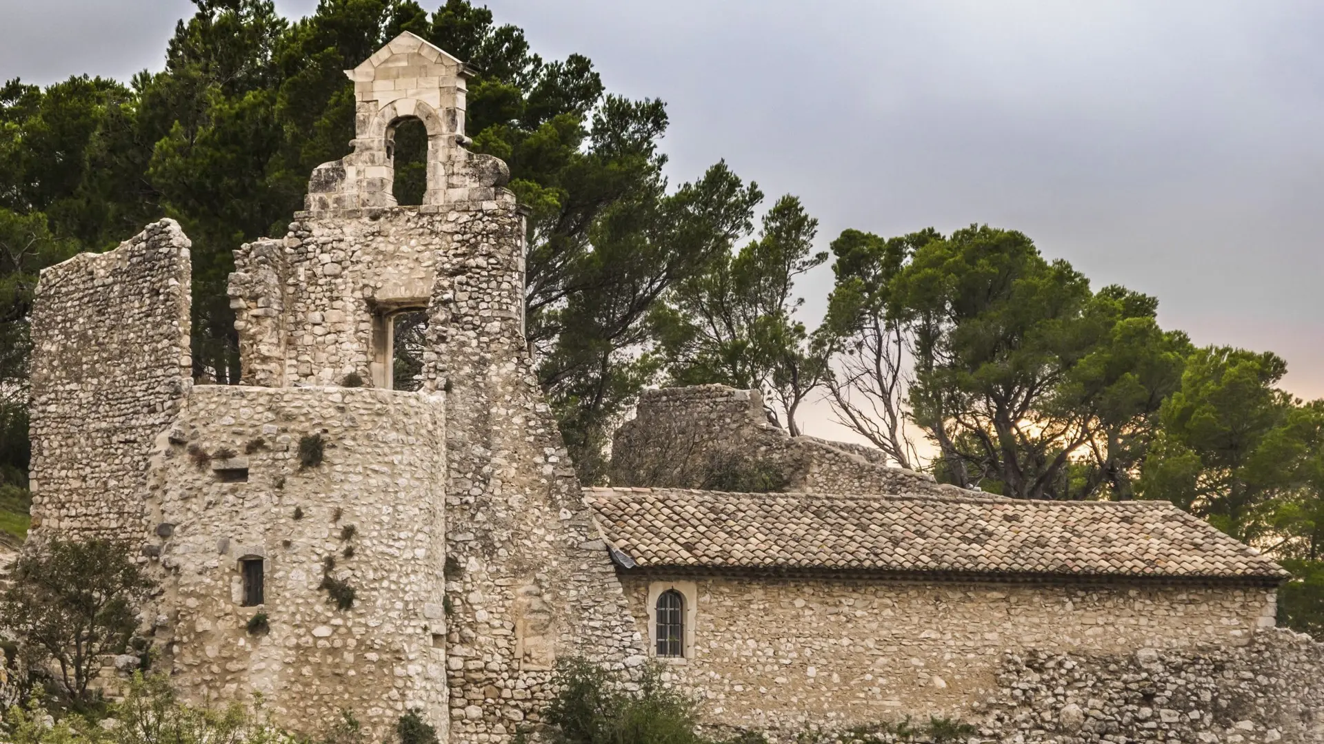 Chapelle des Pénitents Blanc à Eygalières_côté nord